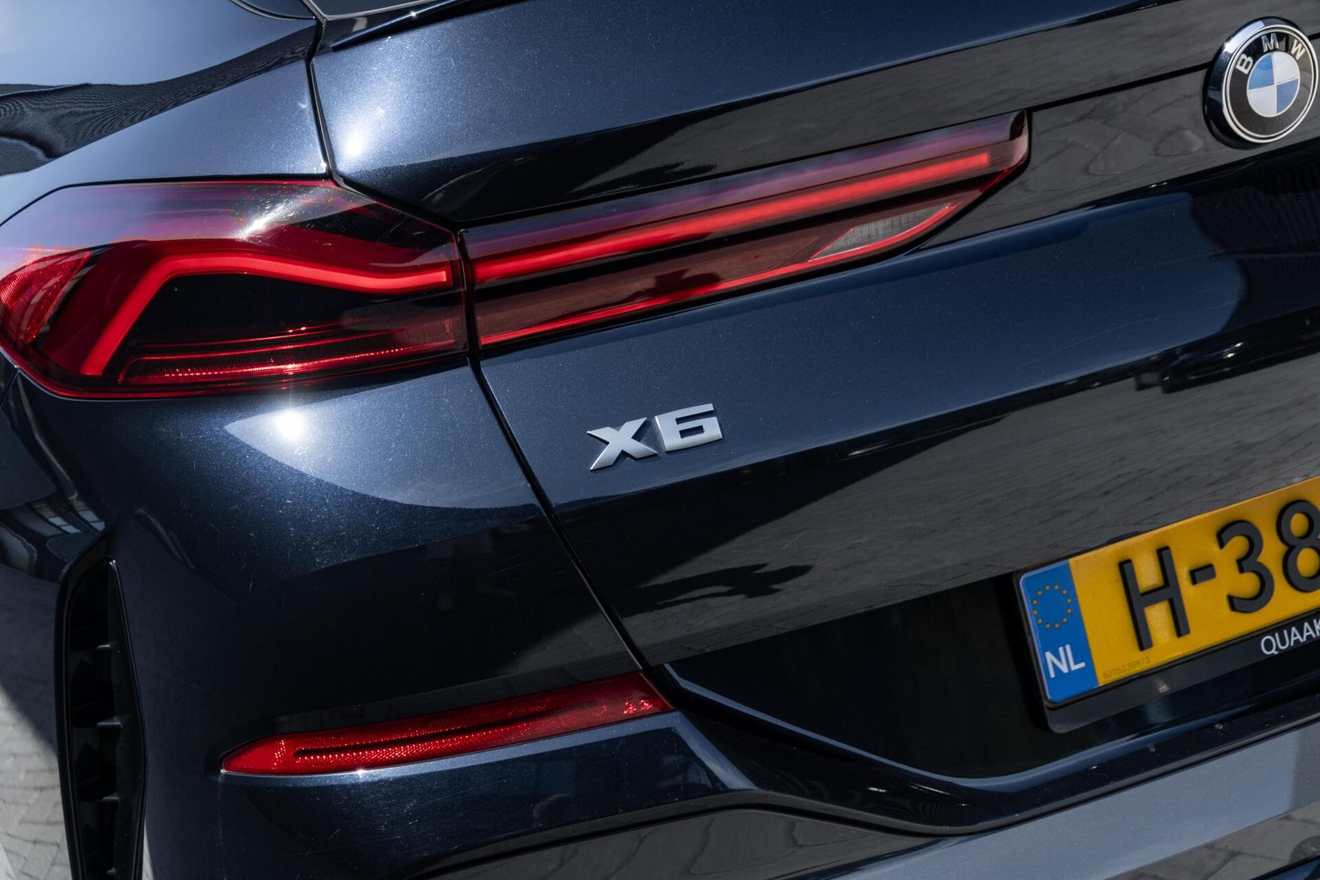 Foto van BMW X6 M50d