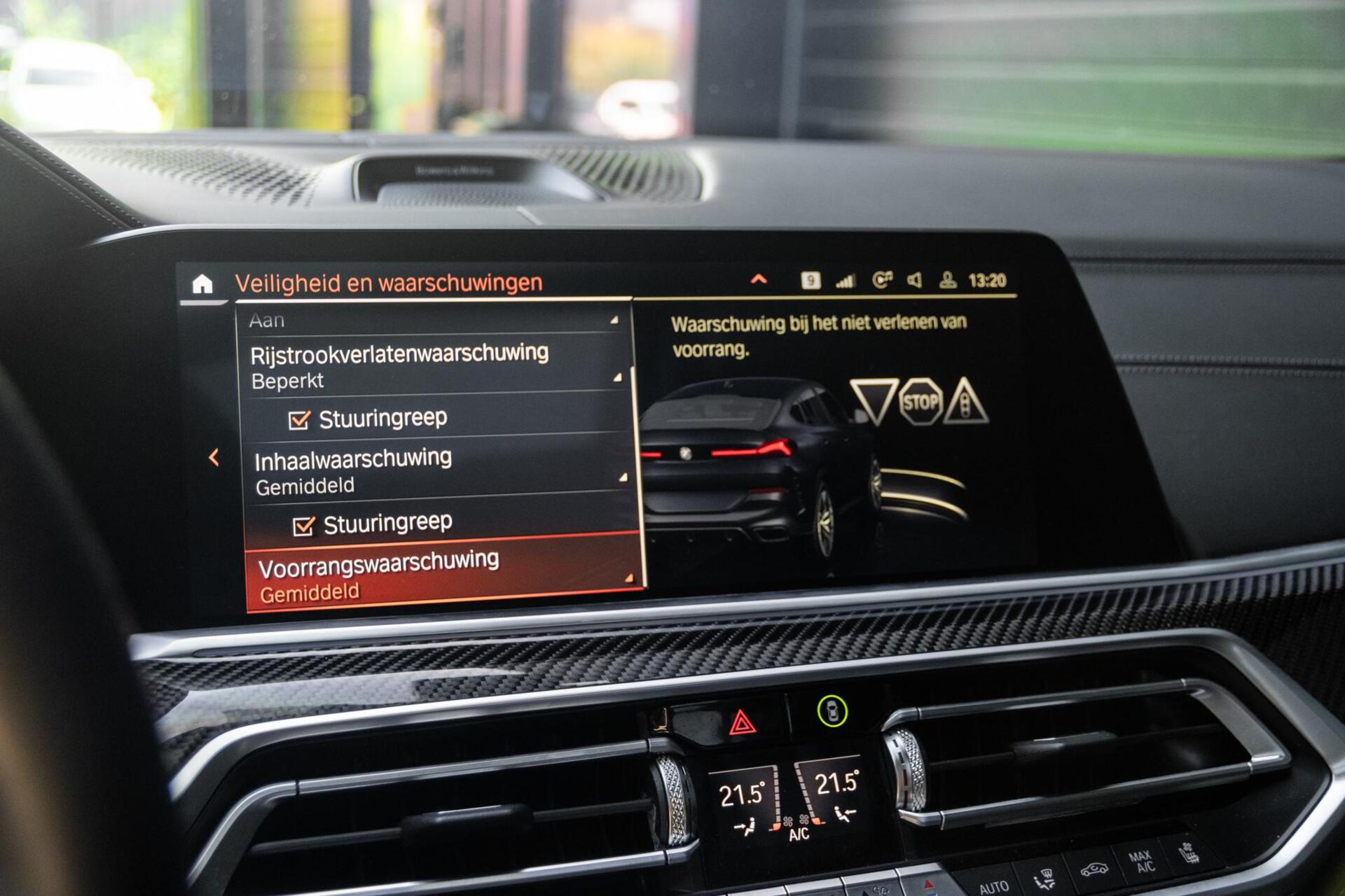 Foto van BMW X6 M50d