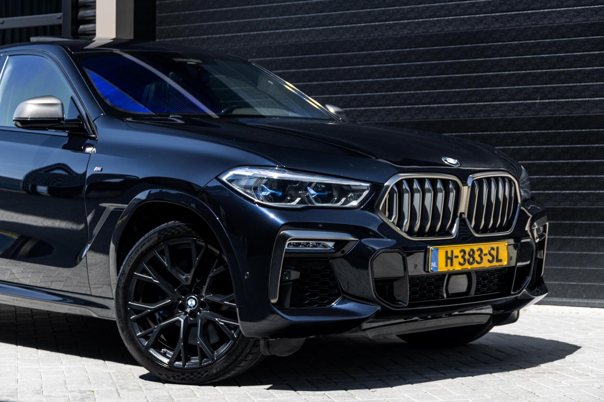 Foto van BMW X6 M50d