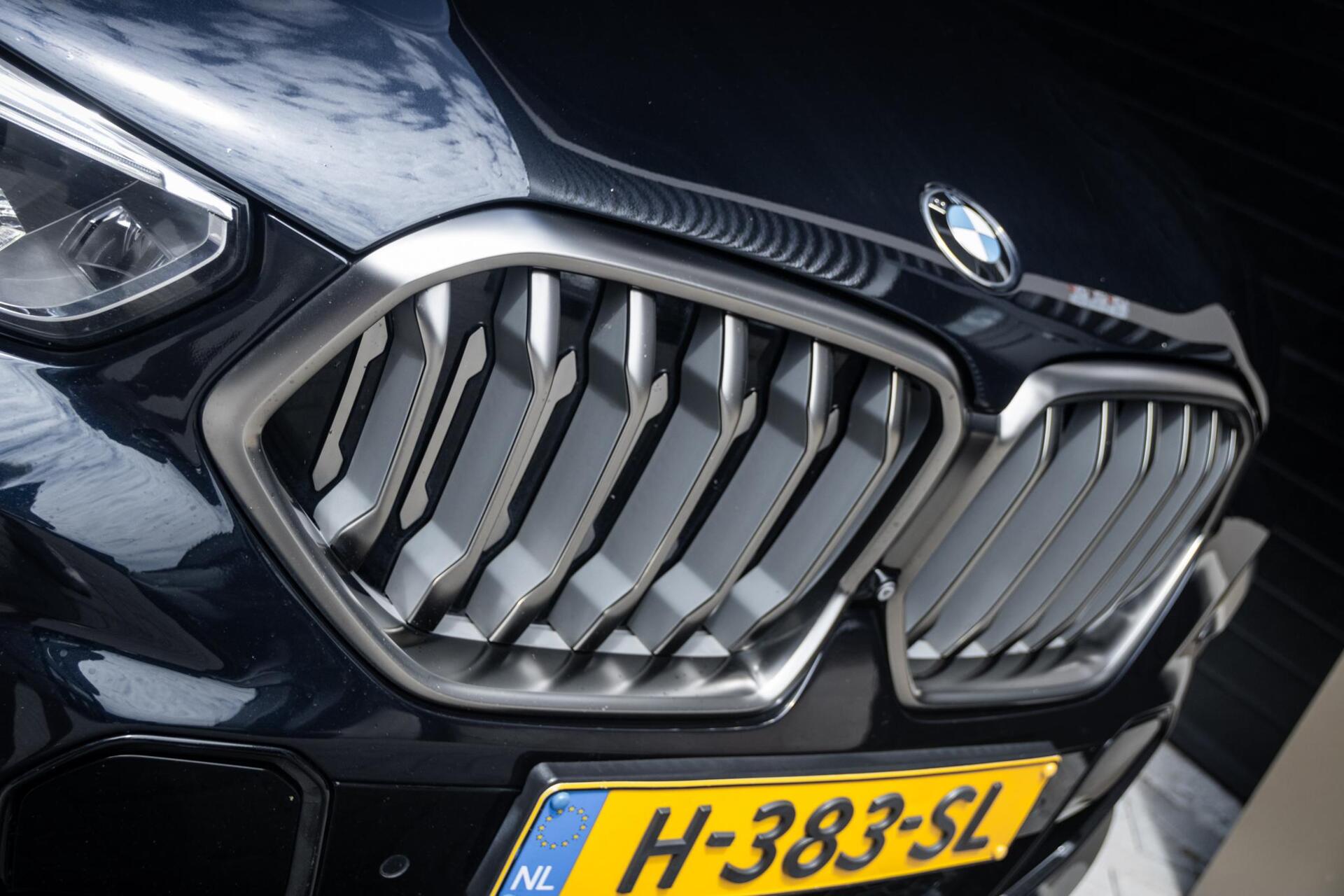 Foto van BMW X6 M50d