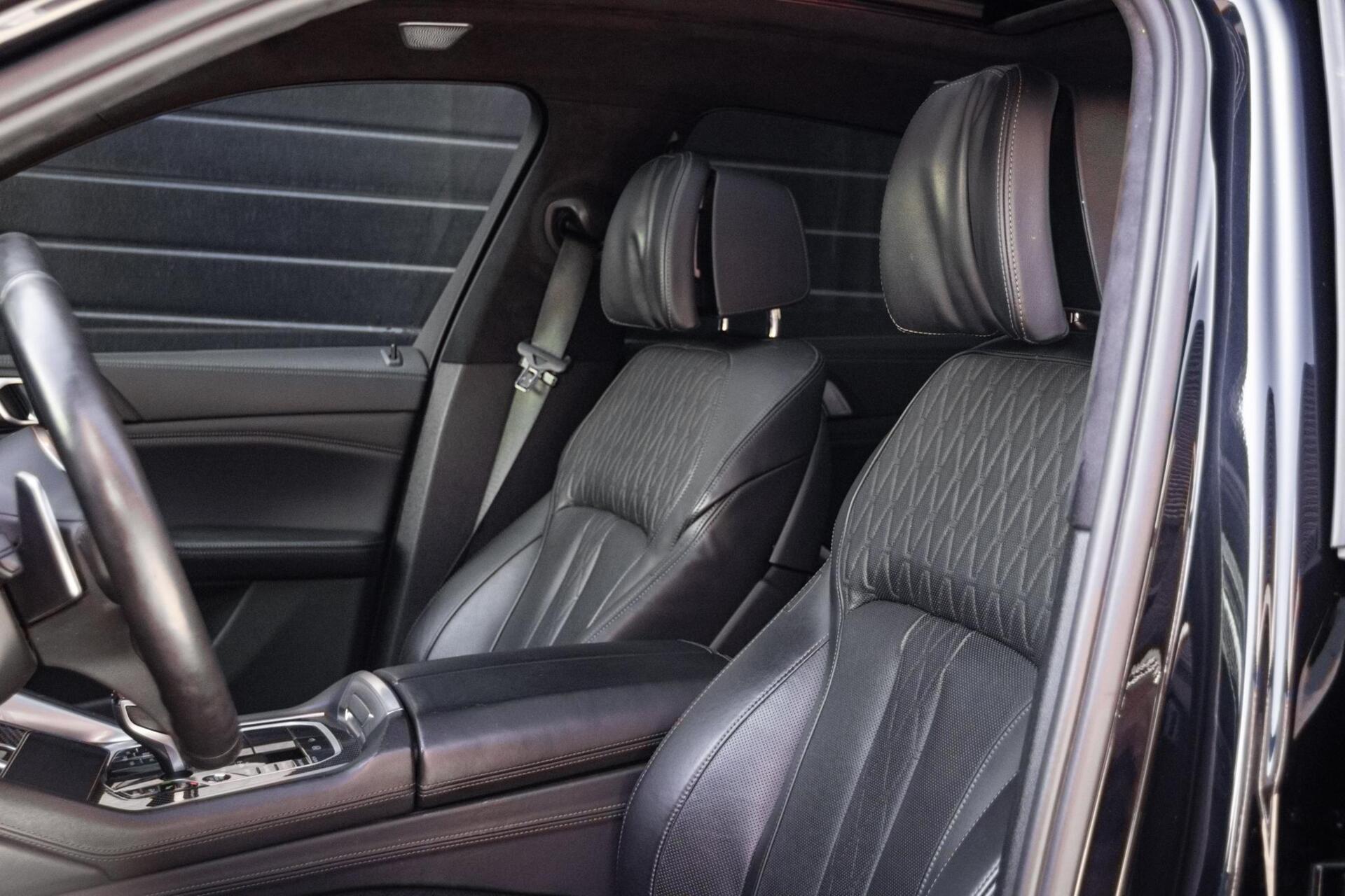 Foto van BMW X6 M50d