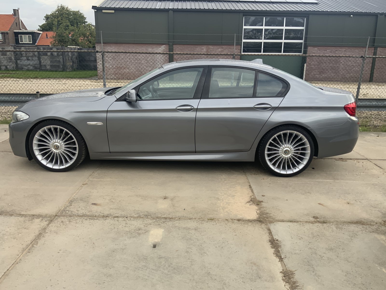 BMW 5-serie 523i High Executive 2010 - voorkant