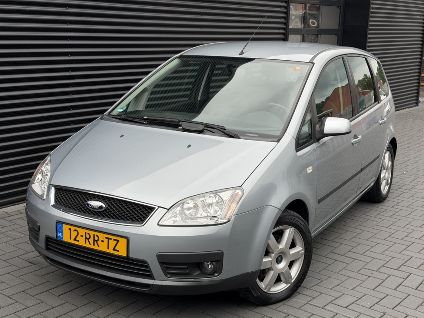 Ford Focus C-max 1.6-16V Futura| AIRCO| CRUISE| TREKHAAK| PDC| NAP| LM 2005 - voorkant