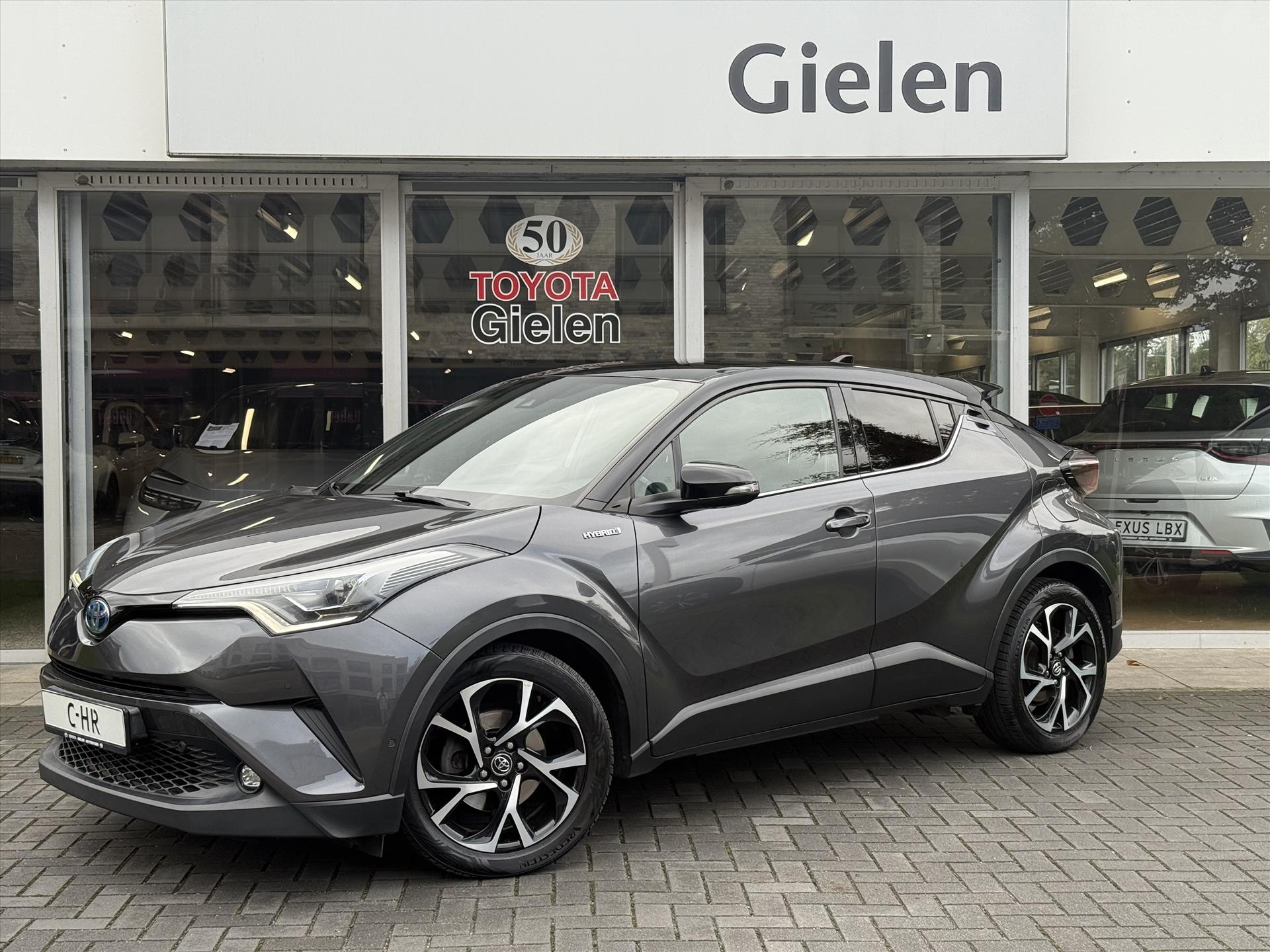 Toyota Toyota C-hr 1.8 Hybrid Bi-Tone Plus | Leer, Stoel + Stuurverwarming, Navigatie, Dodehoekherkenning, Parkeersensoren 2017 - voorkant