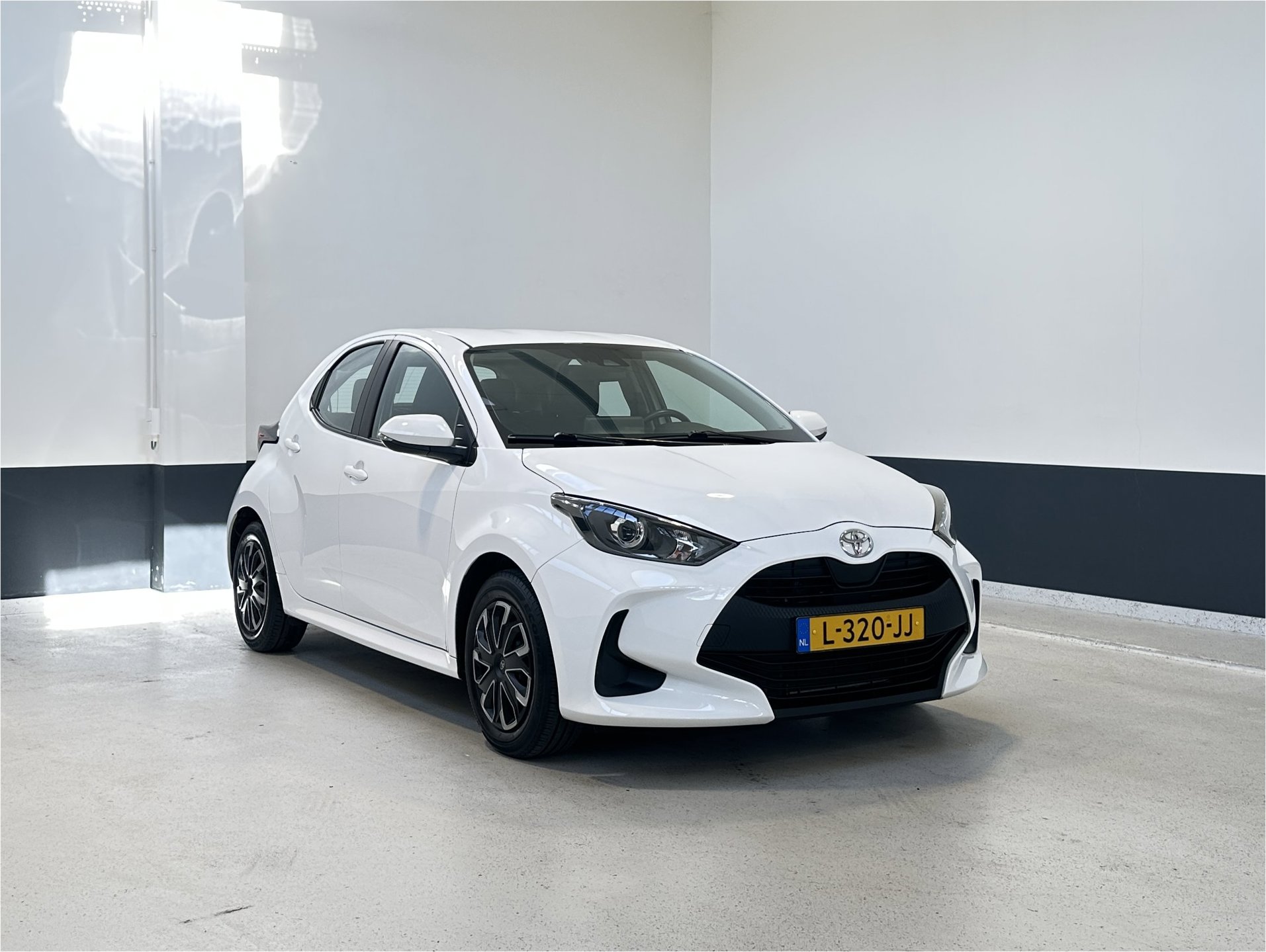 Toyota Yaris 1.0 VVT-i Active | Apple Carplay\ Android Auto | Camera| NL | 1 Eig | 2021 - voorkant