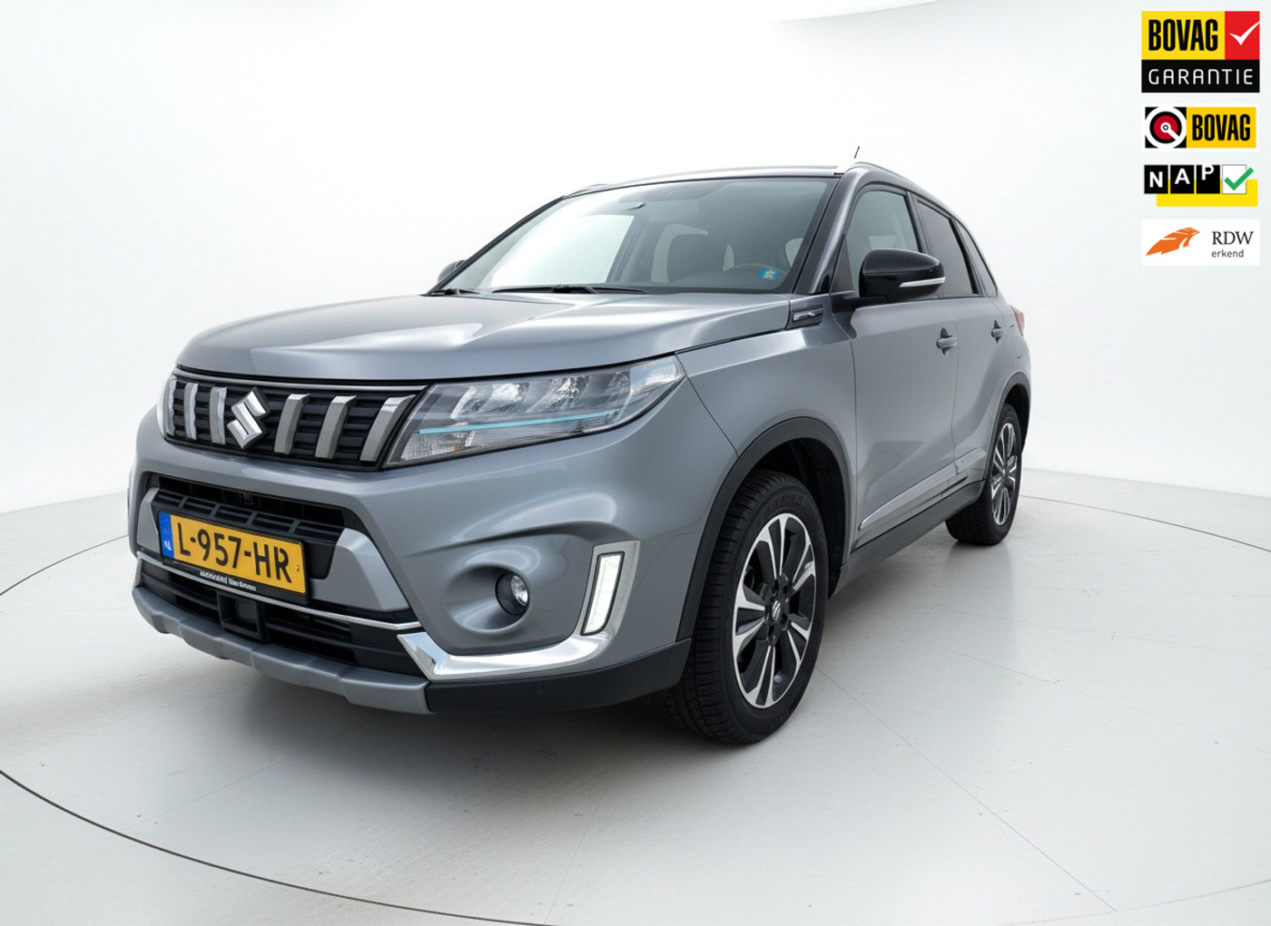 Suzuki Vitara 1.4 Boosterjet Style Smart Hybrid|Pano|Trekhaak|Camera|Cruise| 2021 - voorkant