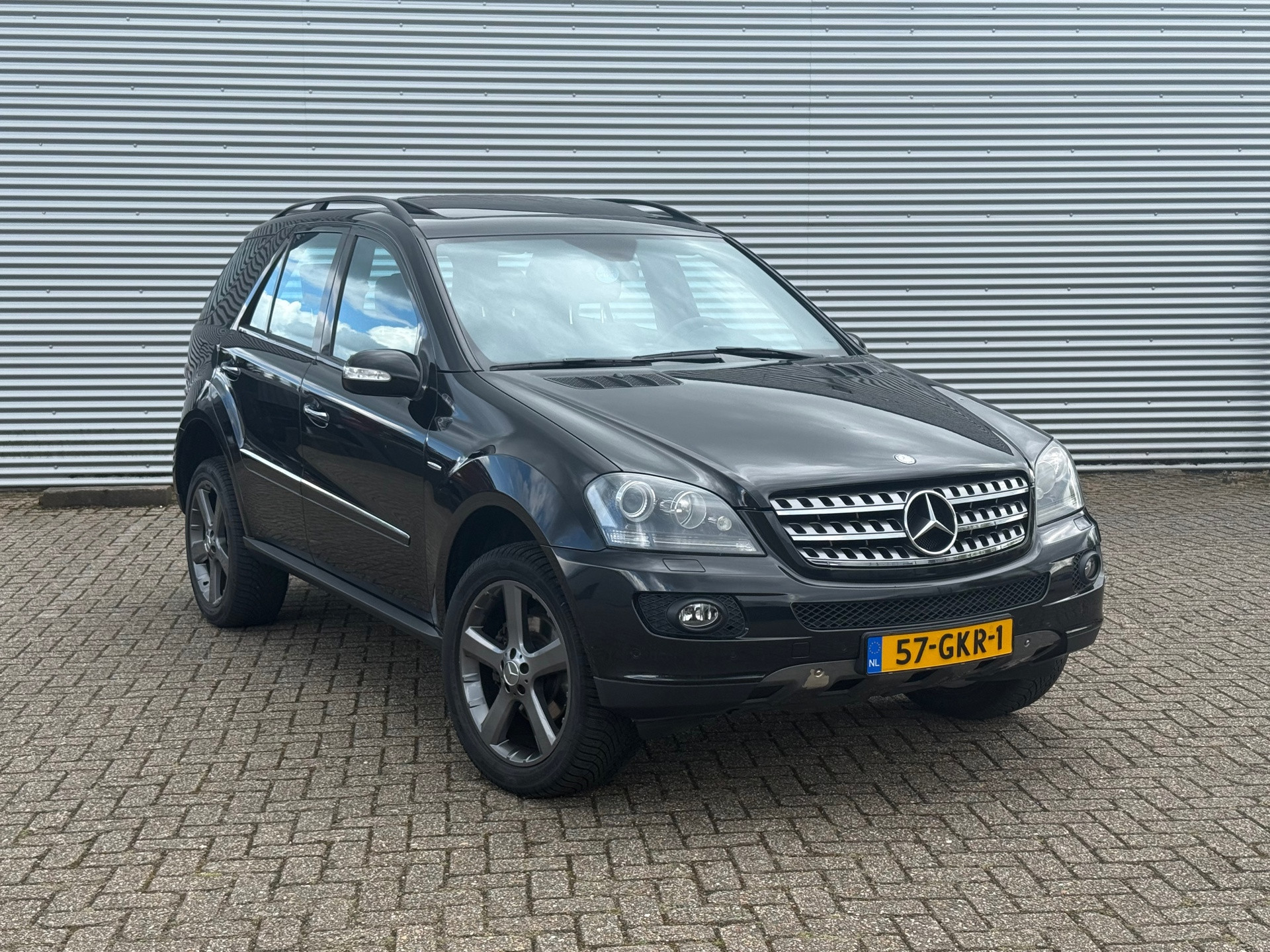 Mercedes-Benz ML 350 4Matic 350 Edition 10 / APK / Dealer Onderhouden / Schuifdak / Inruil Mog. 2008 - voorkant