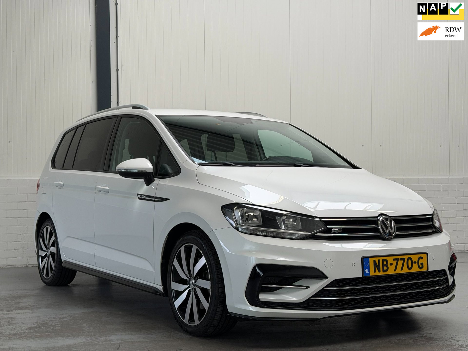 Volkswagen Touran 1.2 TSI R-Line|Org NL 2017 - voorkant