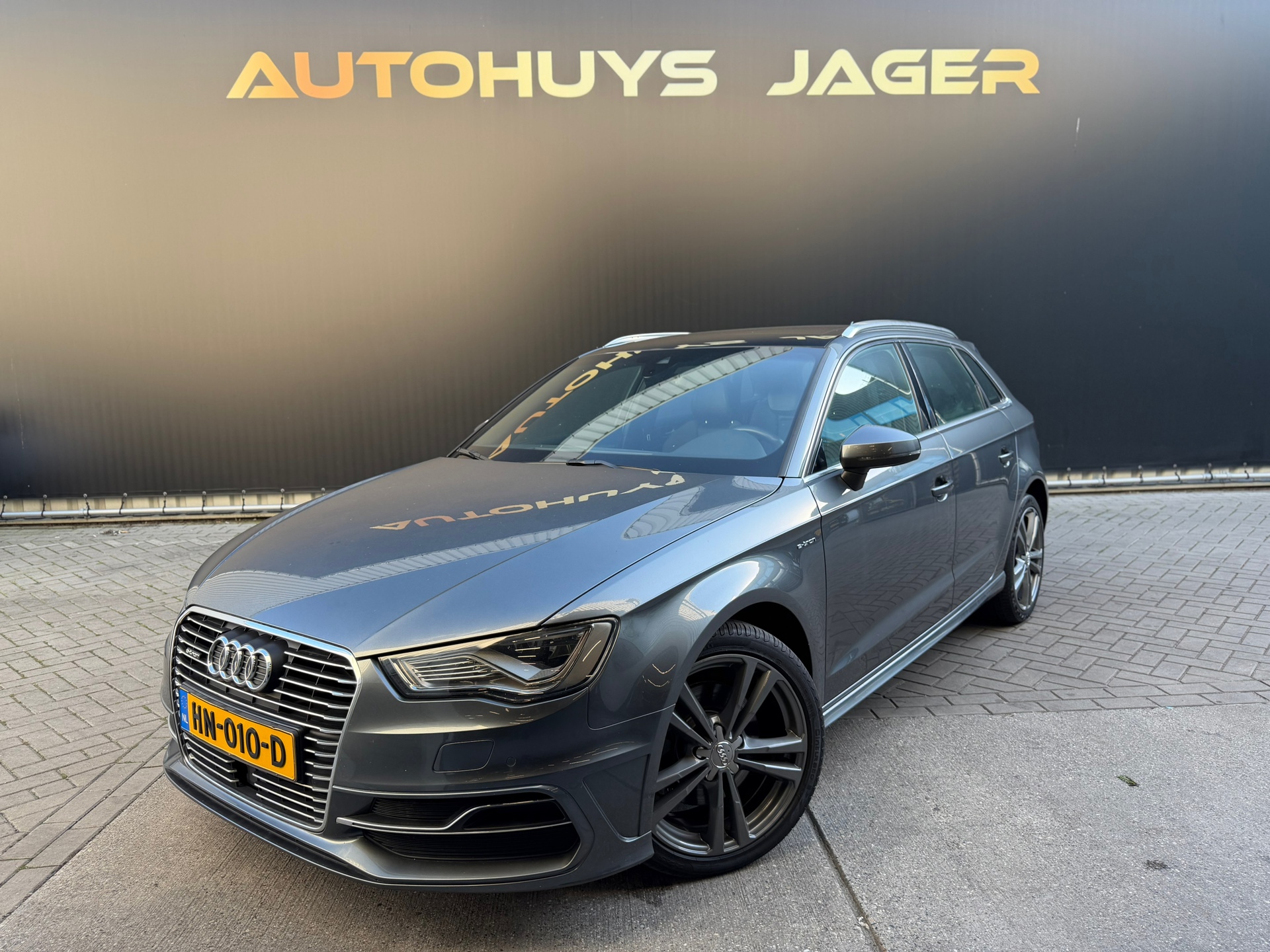 Audi A3 Sportback E-tron 1.4 e-tron PHEV Sline Panorama B&O 2015 - voorkant