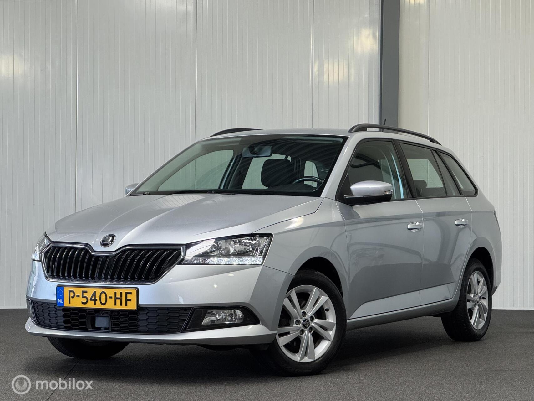 Skoda Fabia 1.0 TSI Ambition [ Carplay parkpilot cruise LM ] 2021 - voorkant