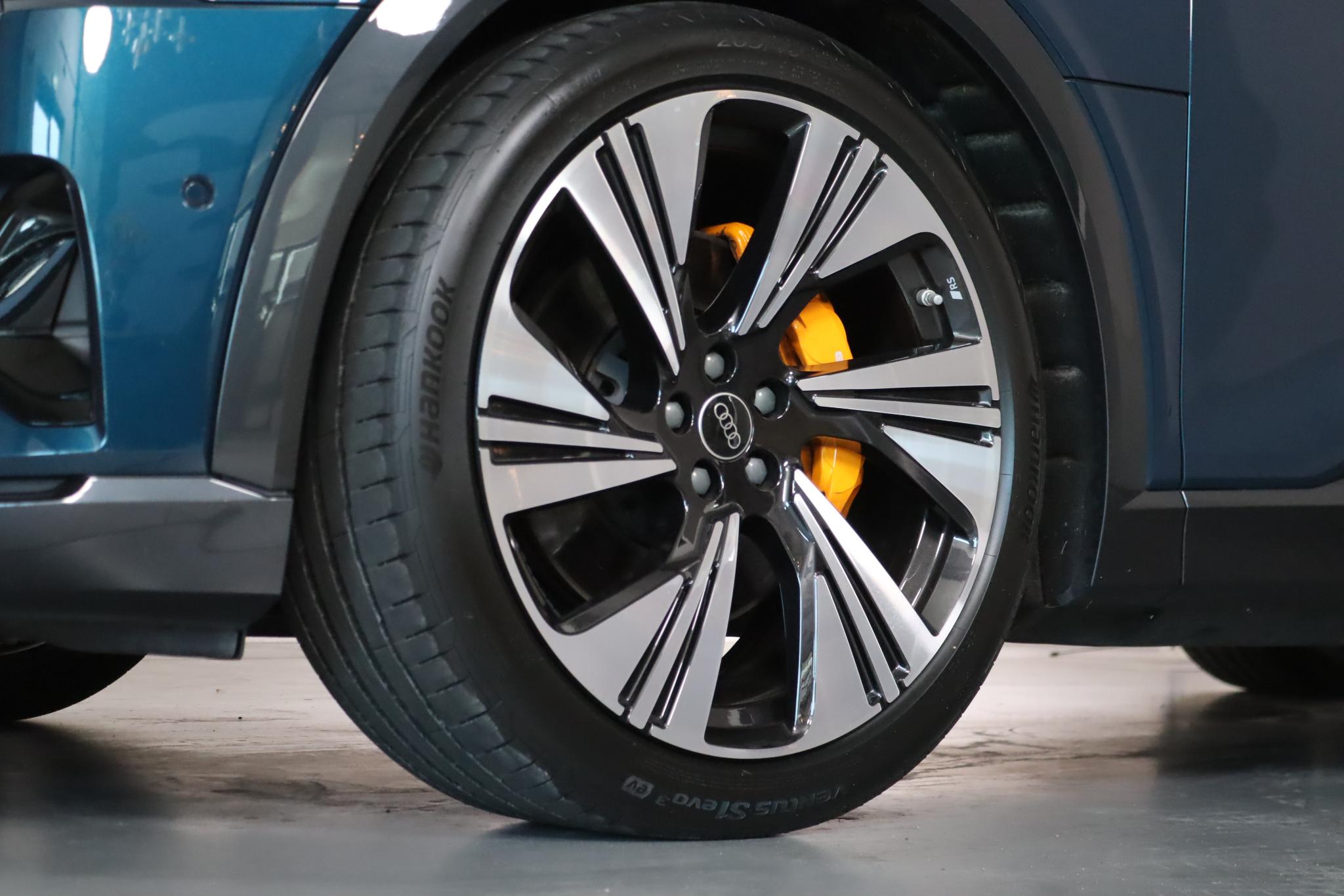 Foto van Audi E-tron
