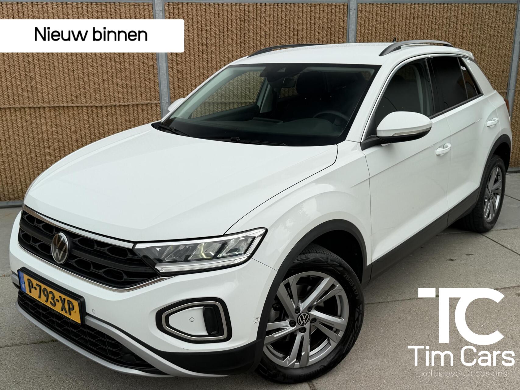Volkswagen T-roc 1.0 TSI Life 75 Edition Achteruitrijcamera | LED verlichting | Parkeersensoren voor en achter | Airconditioning | Cruise control adaptief | Apple CarPlay/Android Auto | Rijstrooksensor | DAB ontvanger 2022 - voorkant