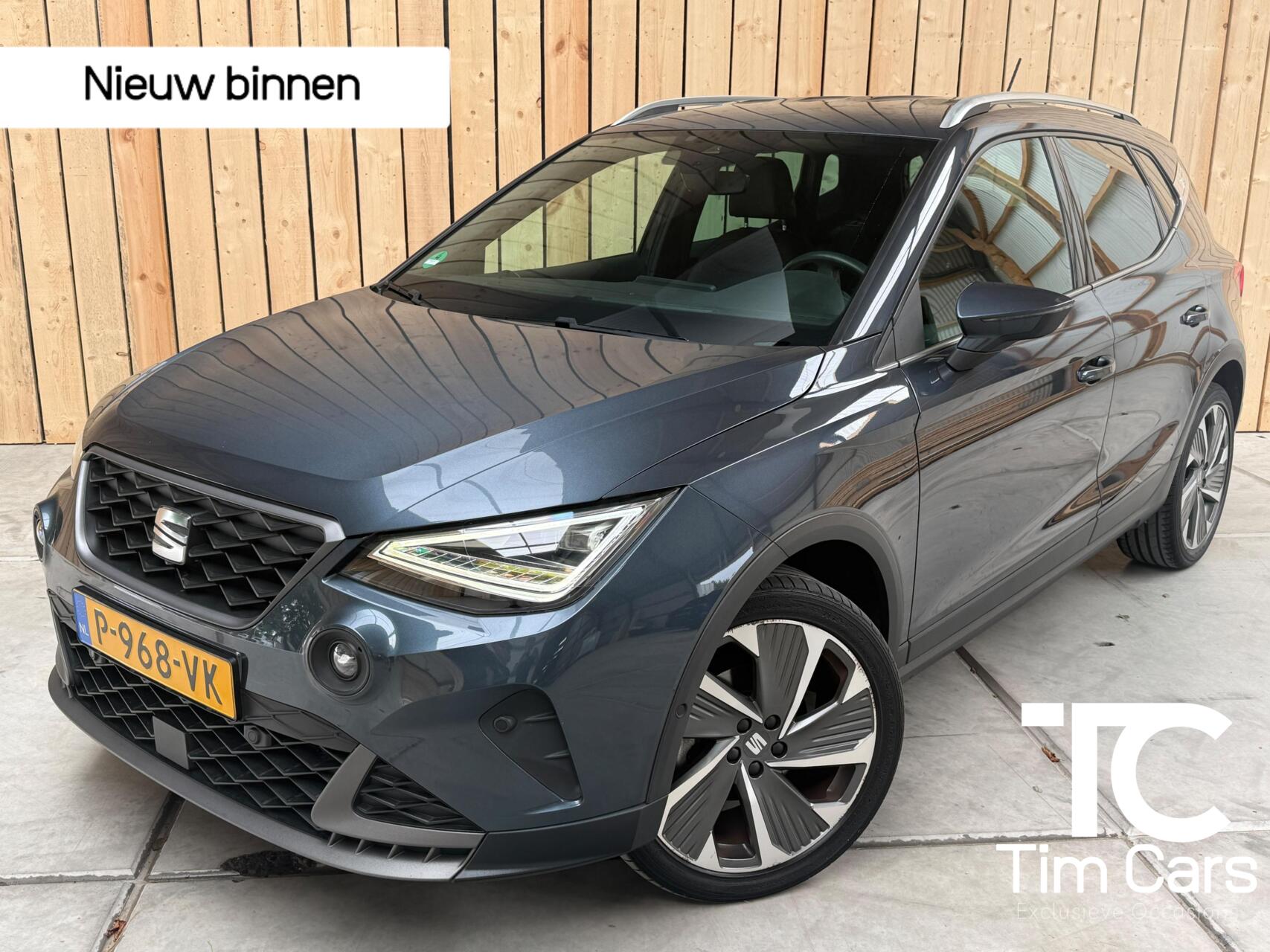 Seat Arona 1.0 TSI FR Business Intense Alcantara | Apple CarPlay/Android Auto | Achteruitrijcamera | Cruise control adaptief | Climate control | LED verlichting | Lichtmetalen velgen | Voorstoelen verwarmd | Parkeersensoren voor en achter 2022 - voorkant