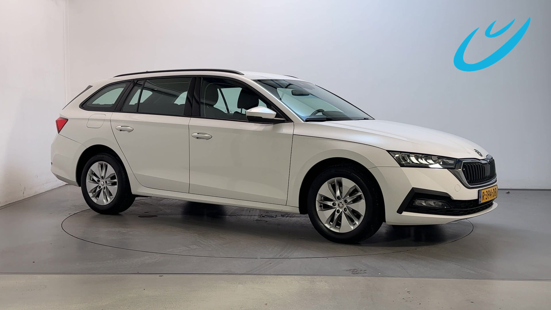 Skoda Octavia 1.0 TSI 110pk Ambition Navigatie Trekhaak Parkeersensoren App-Connect DAB+ 2022 - voorkant
