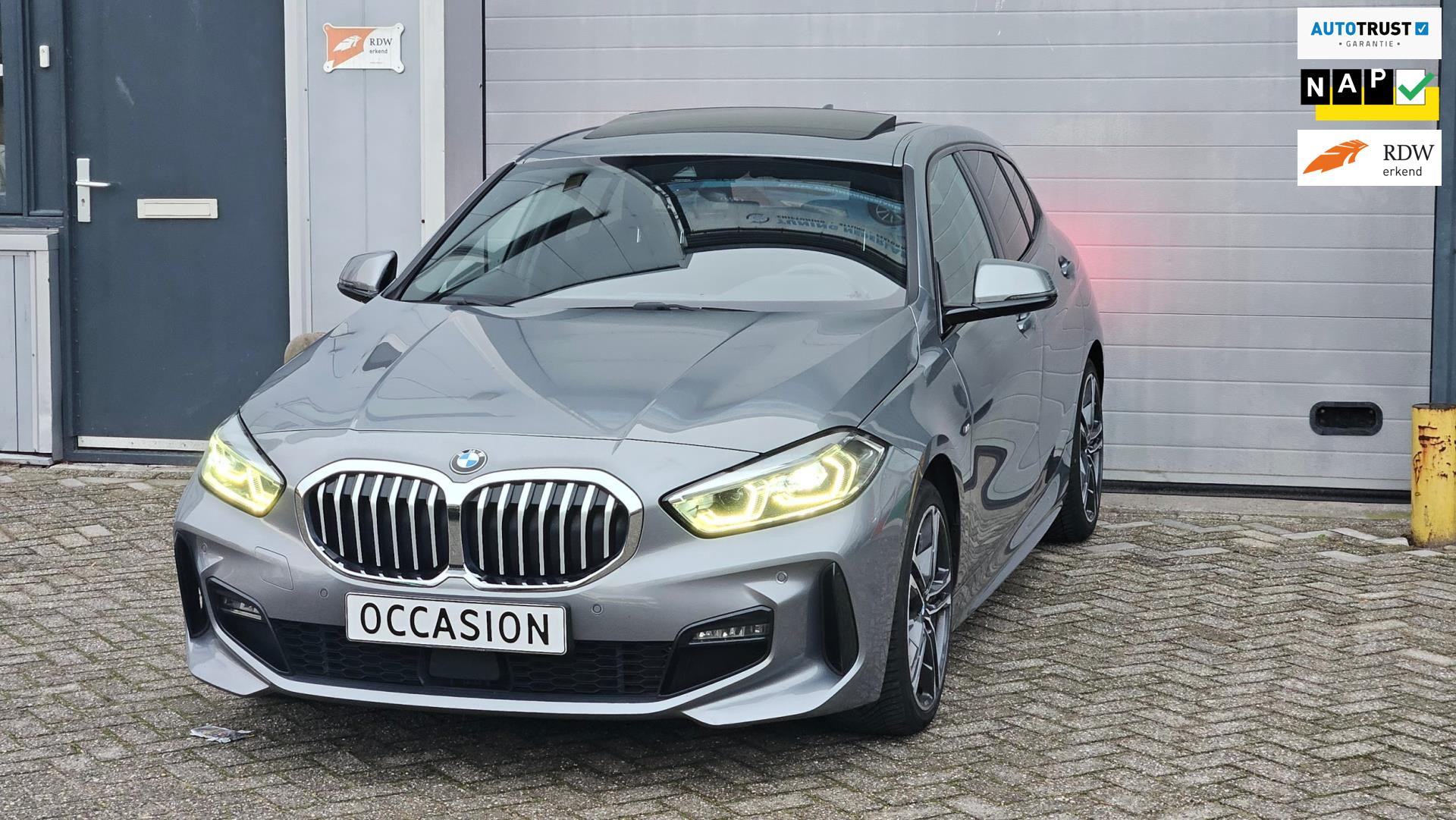 BMW 118i 118i M-Sport | Orig. NL | PANO | Sfeerverl. | Carplay | ACC 2022 - voorkant