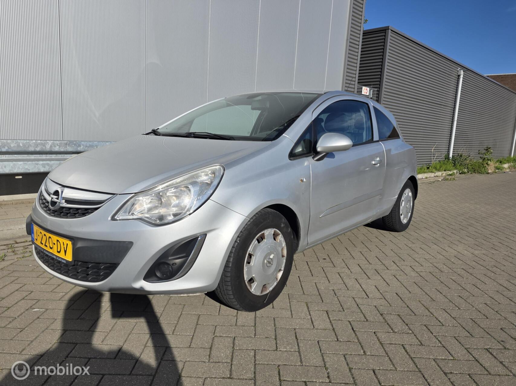 Opel Corsa 1.4-16V  2011, AIRCO 155900 KM, 2011 - voorkant