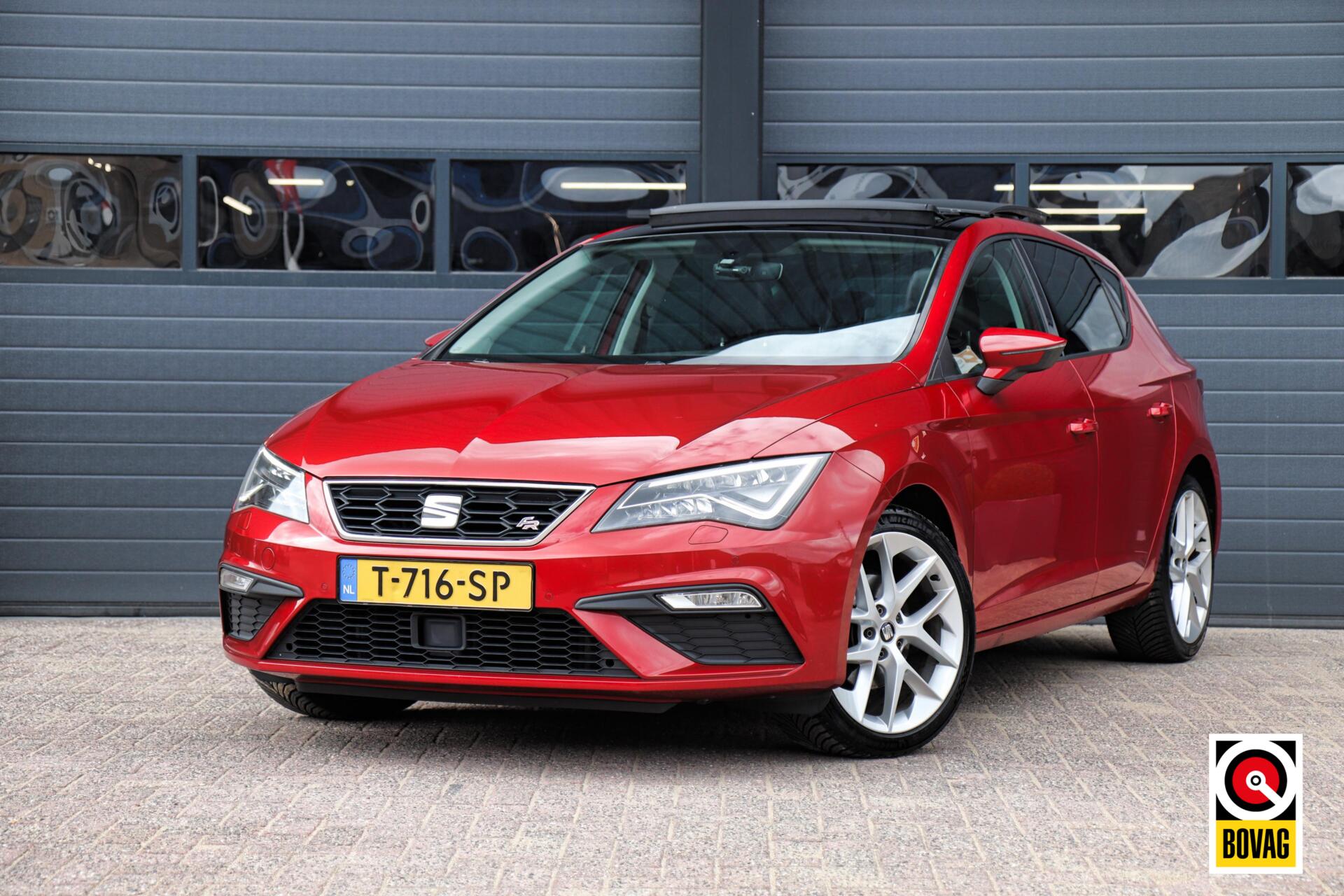 Seat Leon 1.4 EcoTSI FR |LED|PANO-DAK|CARPLAY|CRUISE|STOELVERW.|PDC V+A|GOED ONDERHOUDEN! 2017 - voorkant