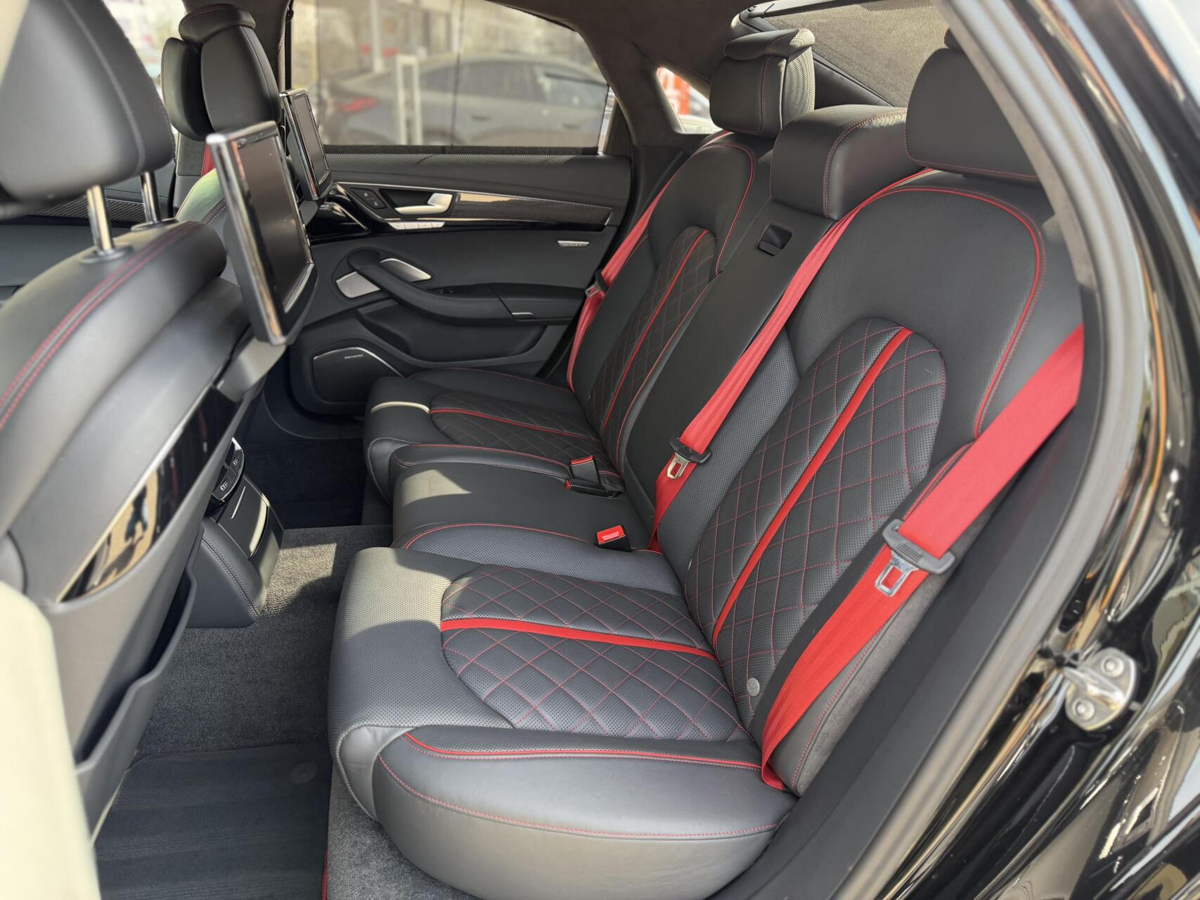 Foto van Audi S8 Plus