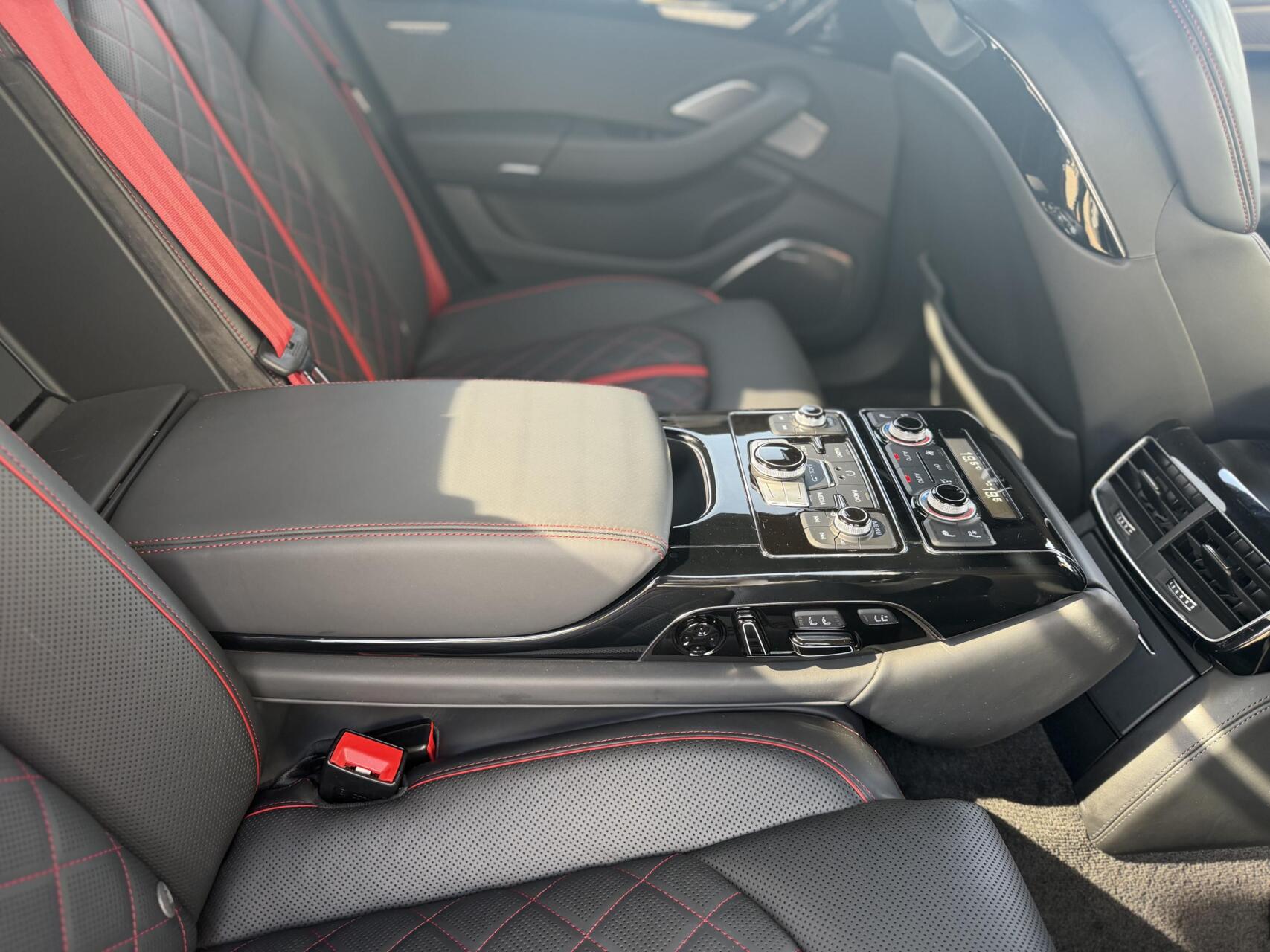 Foto van Audi S8 Plus