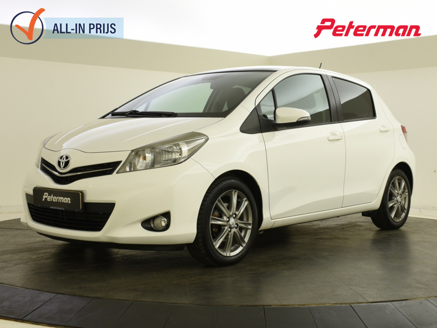 Toyota Toyota Yaris 1.3 VVT-i Aspiration | Panoramadak | Navigatie | Camera 2012 - voorkant