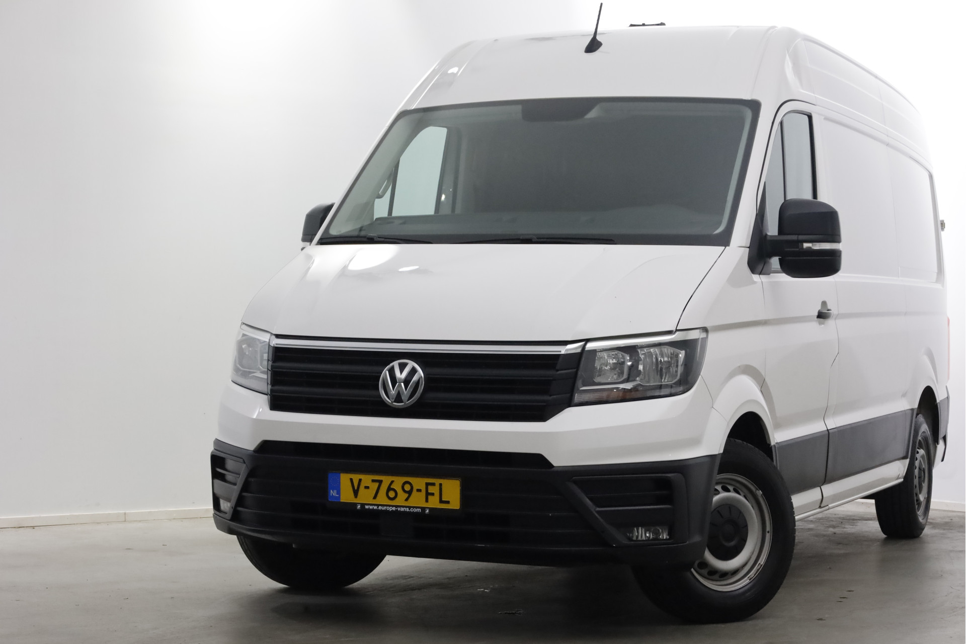 Volkswagen Crafter 35 2.0 TDI 140pk E6 L3H3 (L2H2) Trendline Airco 04-2018 2018 - voorkant