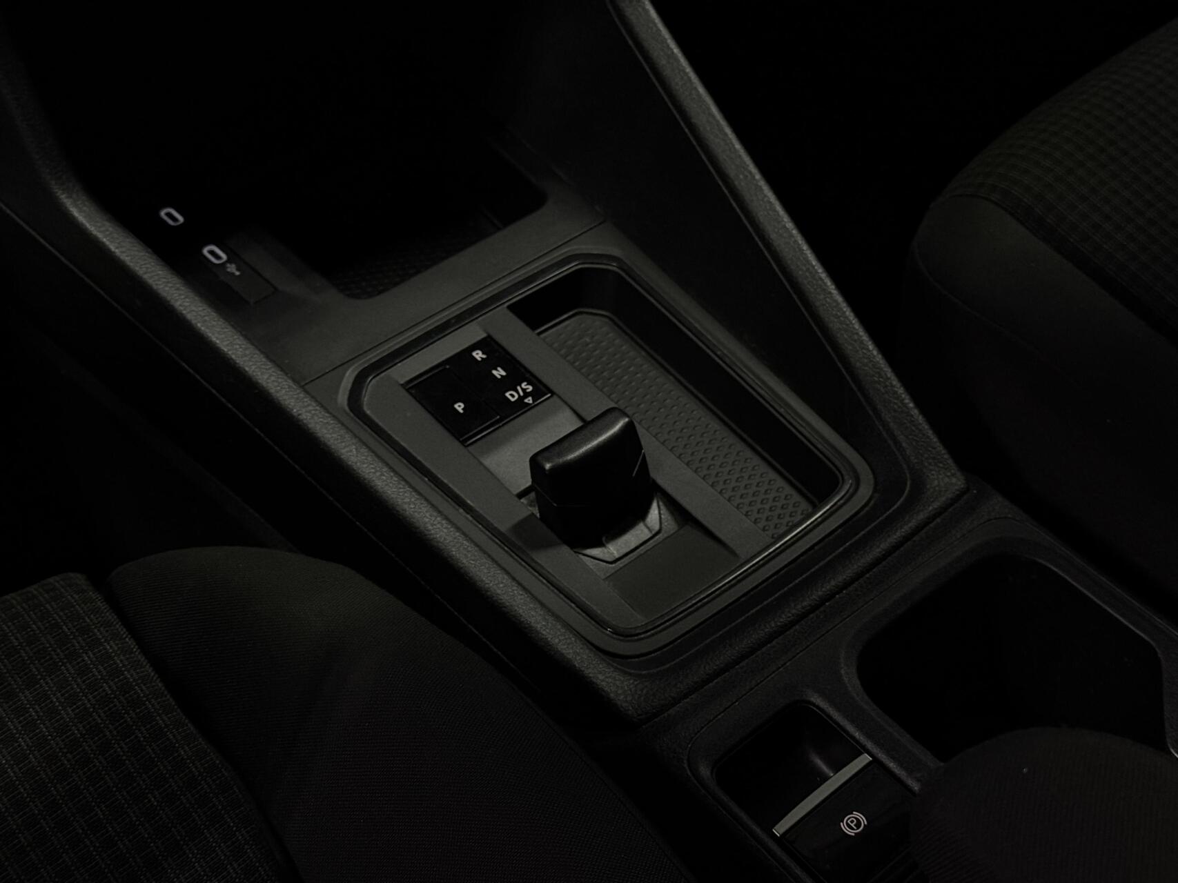 Foto van Volkswagen Caddy Modified Partition Wall