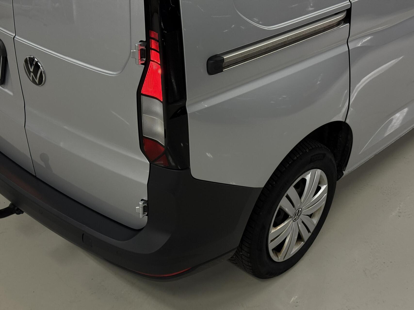 Foto van Volkswagen Caddy Modified Partition Wall