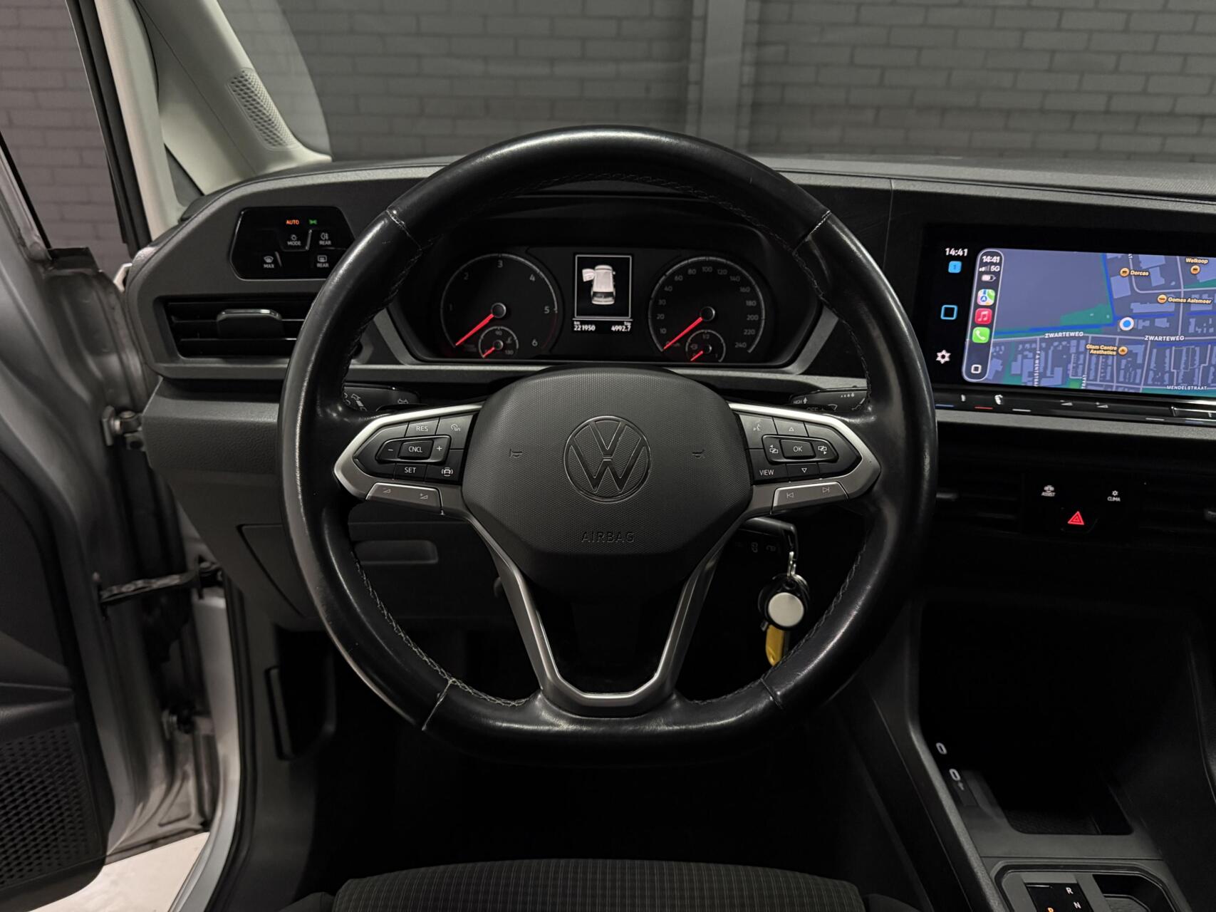 Foto van Volkswagen Caddy Modified Partition Wall