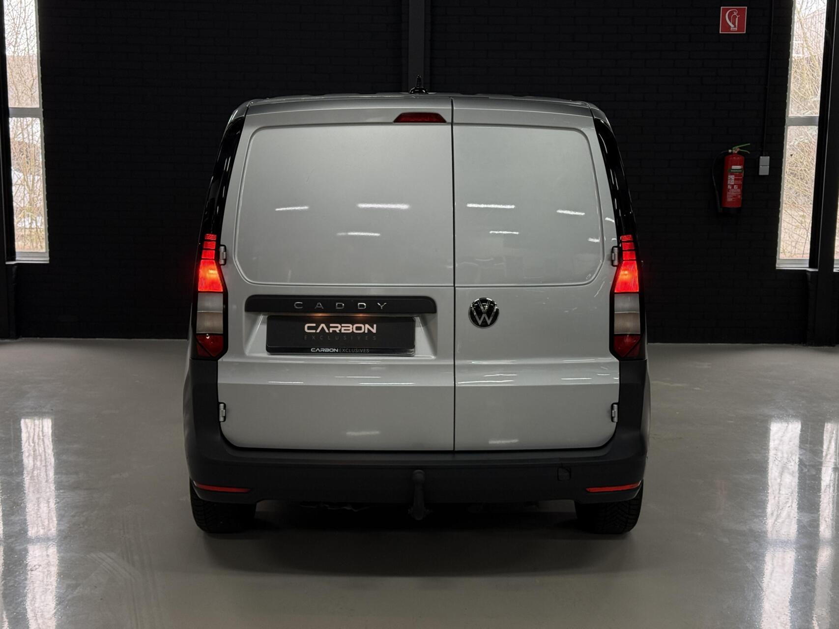 Foto van Volkswagen Caddy Modified Partition Wall