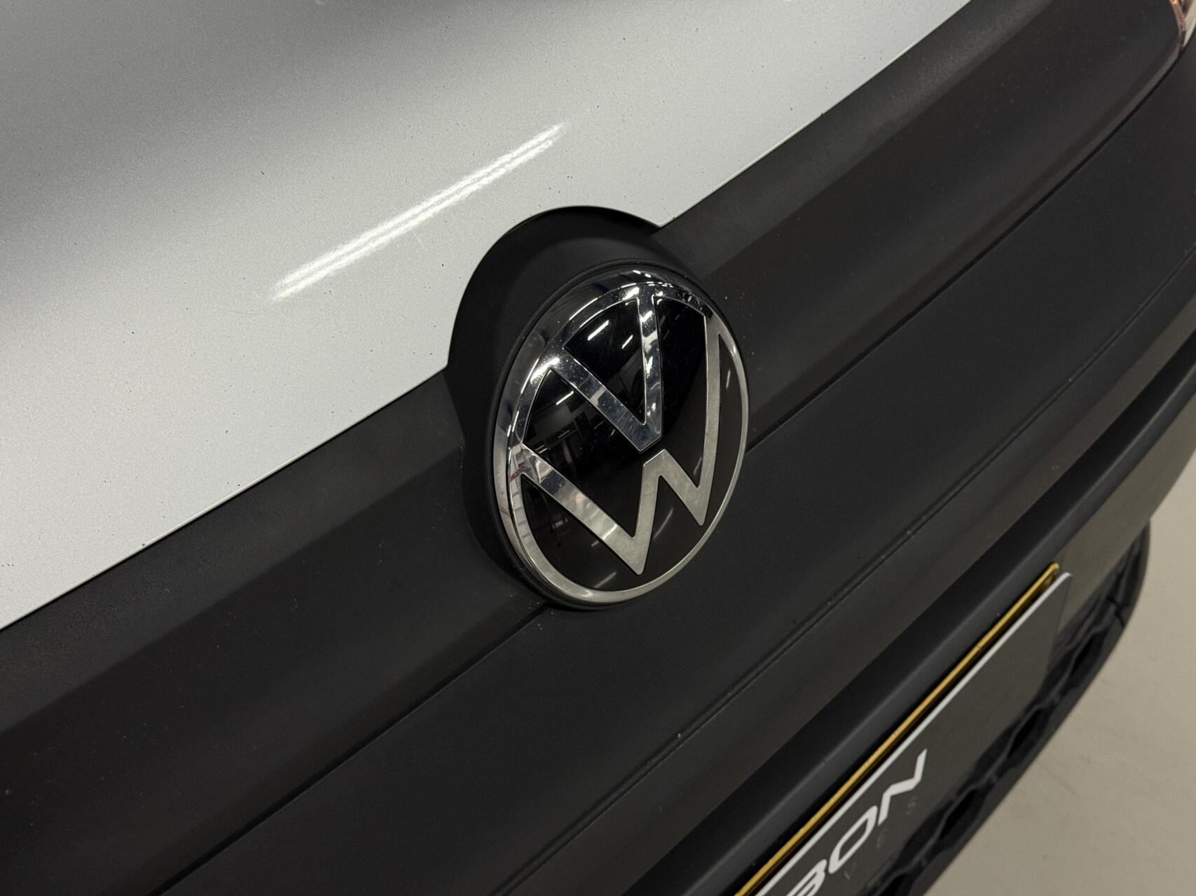 Foto van Volkswagen Caddy Modified Partition Wall