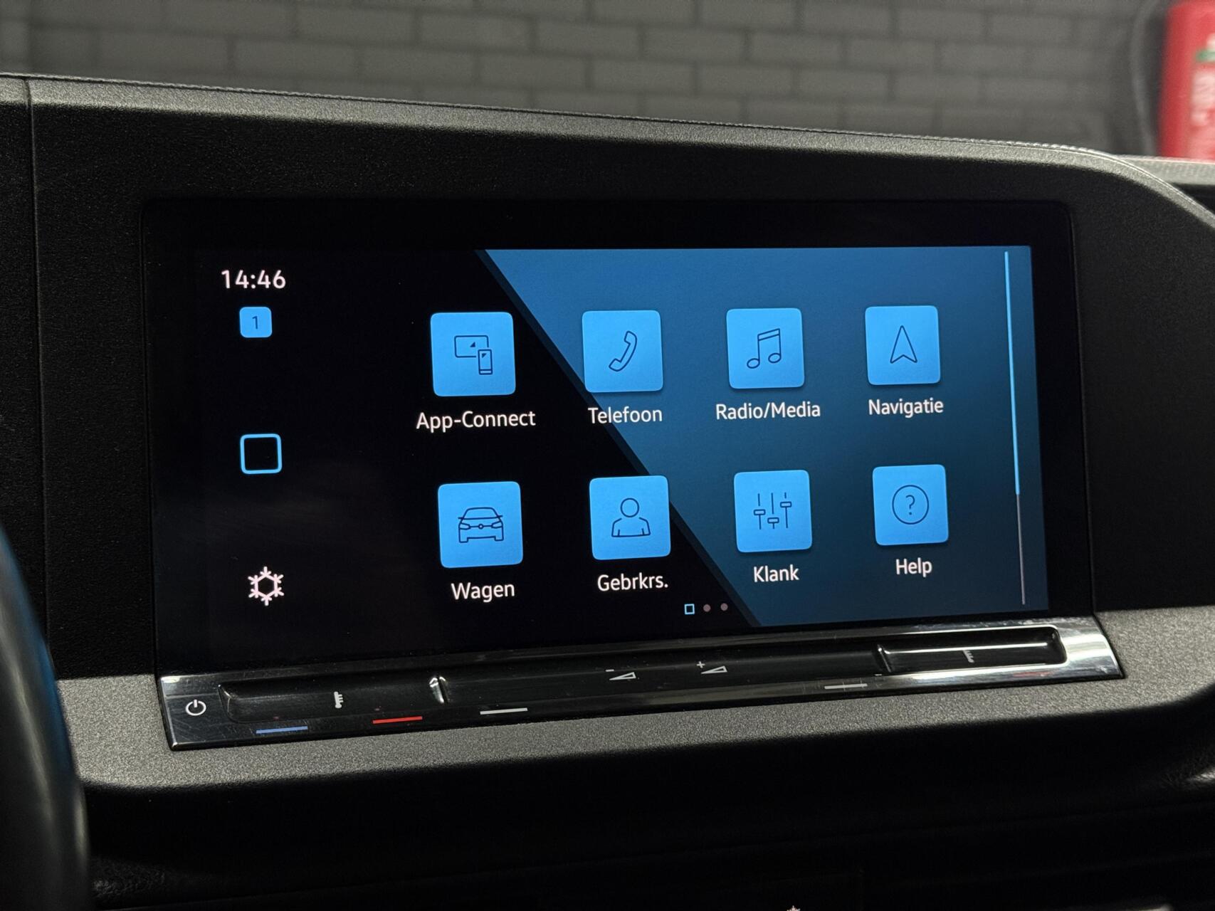 Foto van Volkswagen Caddy Modified Partition Wall