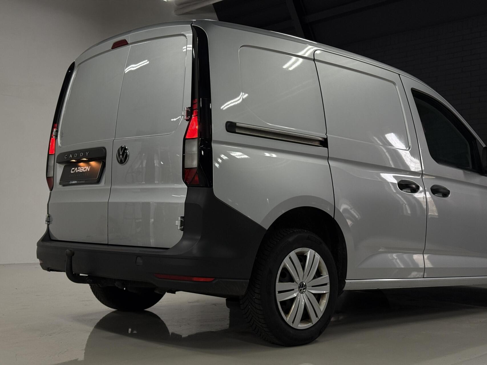 Foto van Volkswagen Caddy Modified Partition Wall