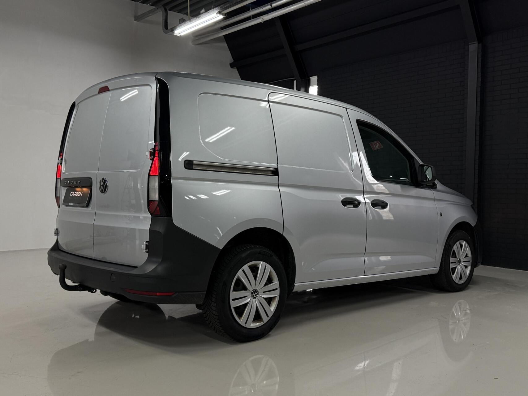 Foto van Volkswagen Caddy Modified Partition Wall