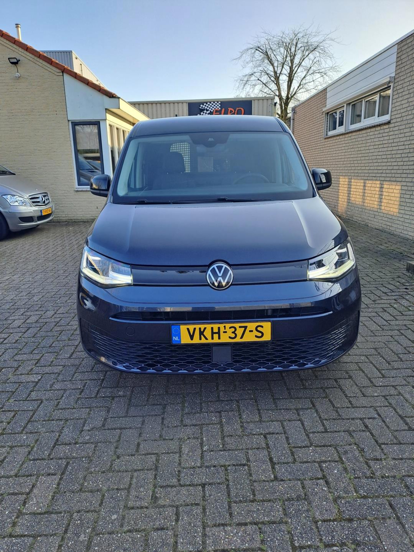 Foto van Volkswagen Caddy Modified Partition Wall