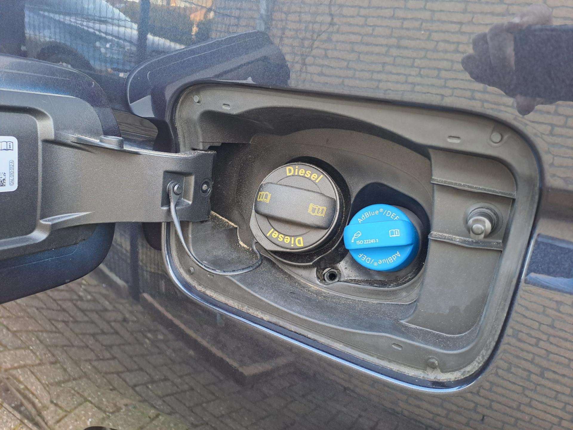 Foto van Volkswagen Caddy Modified Partition Wall