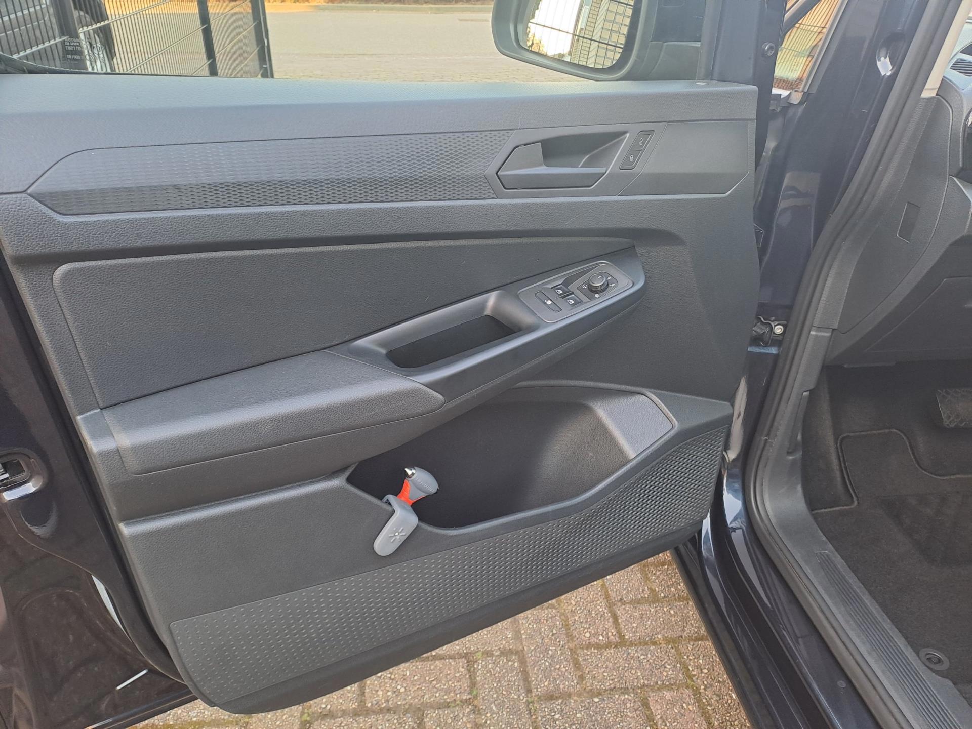 Foto van Volkswagen Caddy Modified Partition Wall
