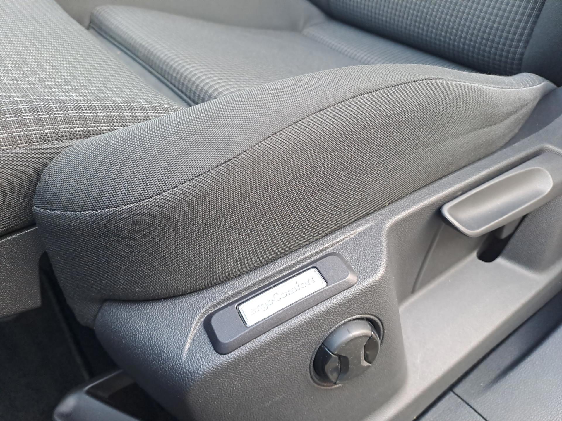 Foto van Volkswagen Caddy Modified Partition Wall