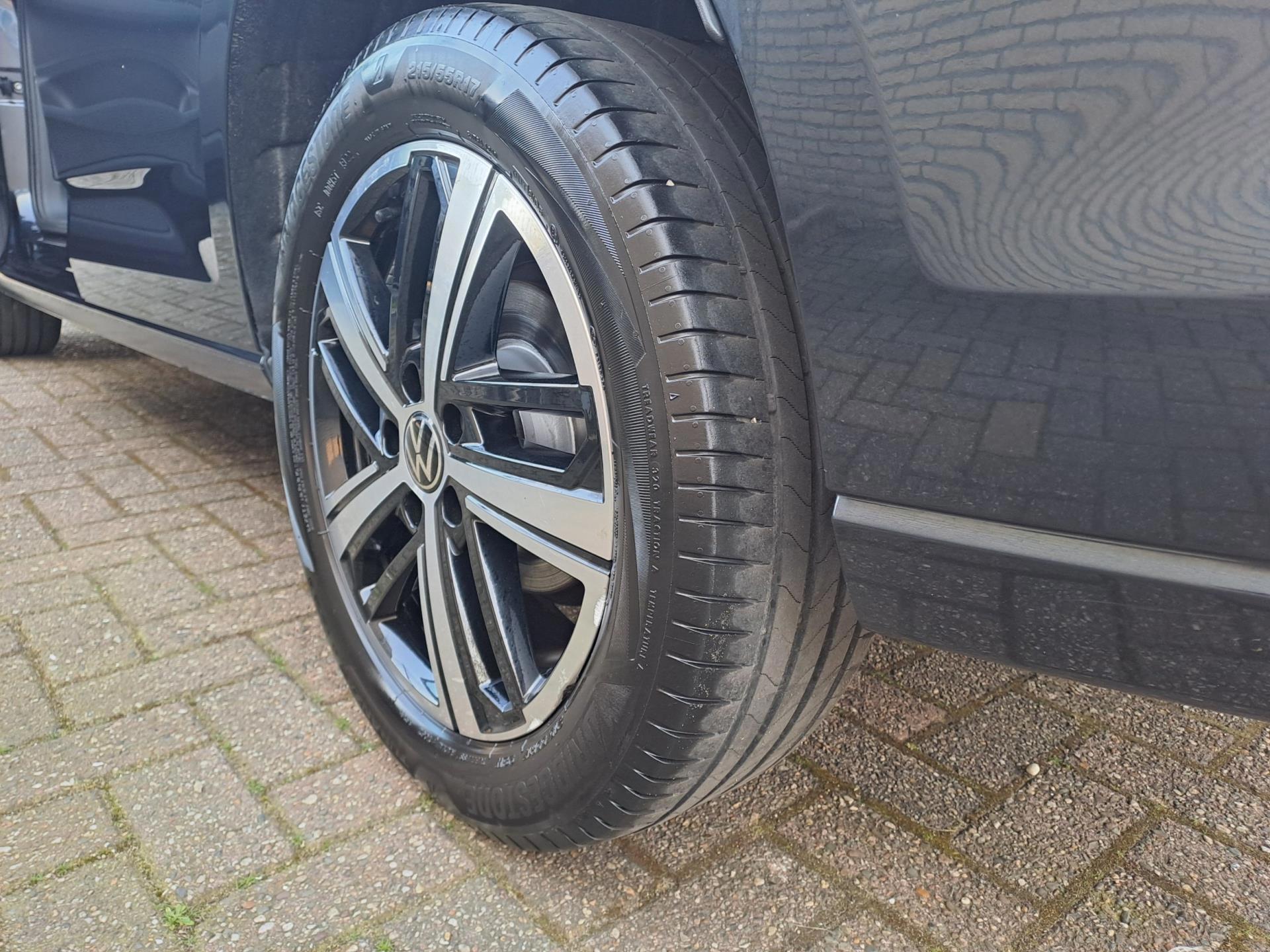 Foto van Volkswagen Caddy Modified Partition Wall