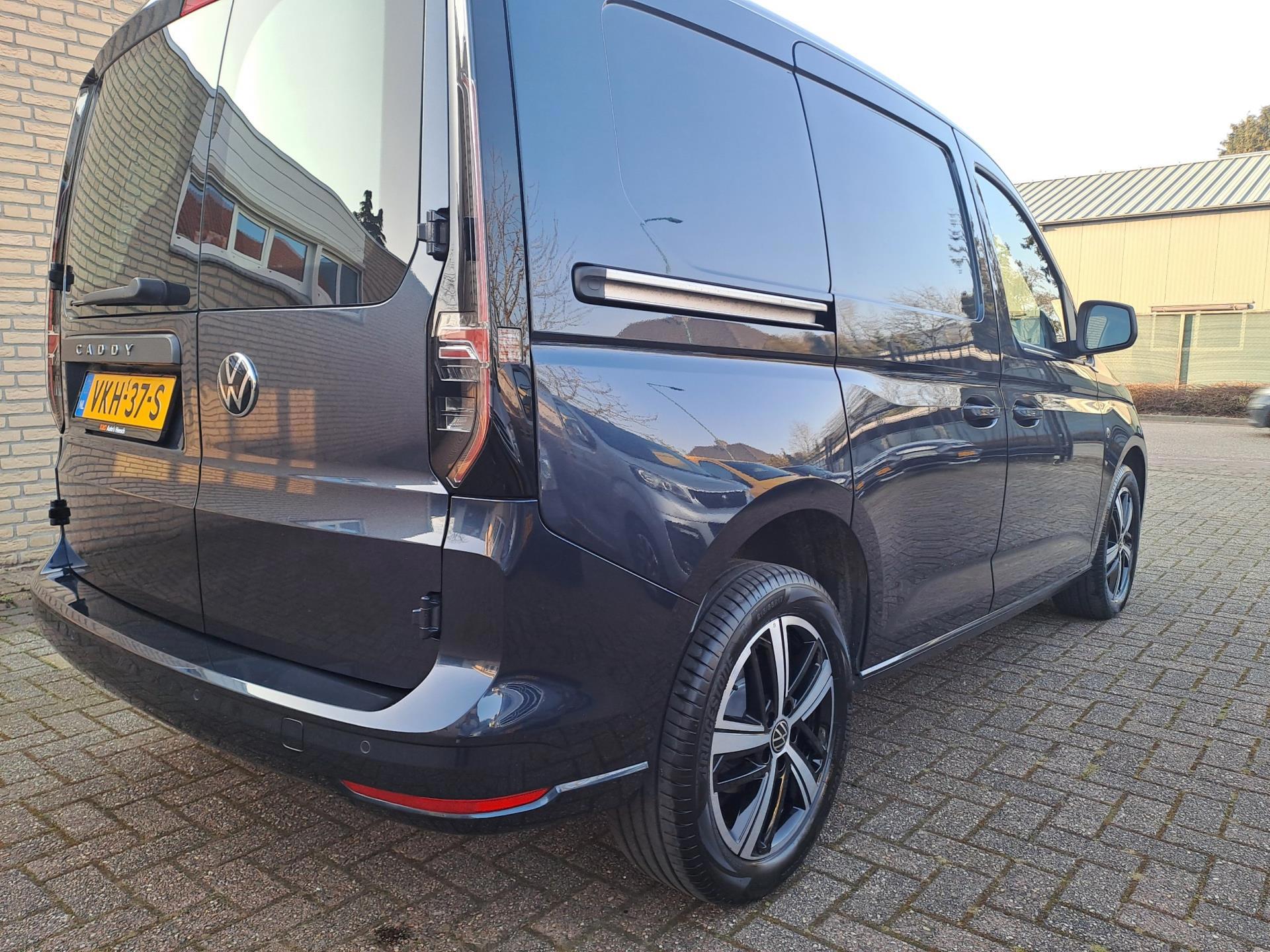 Foto van Volkswagen Caddy Modified Partition Wall