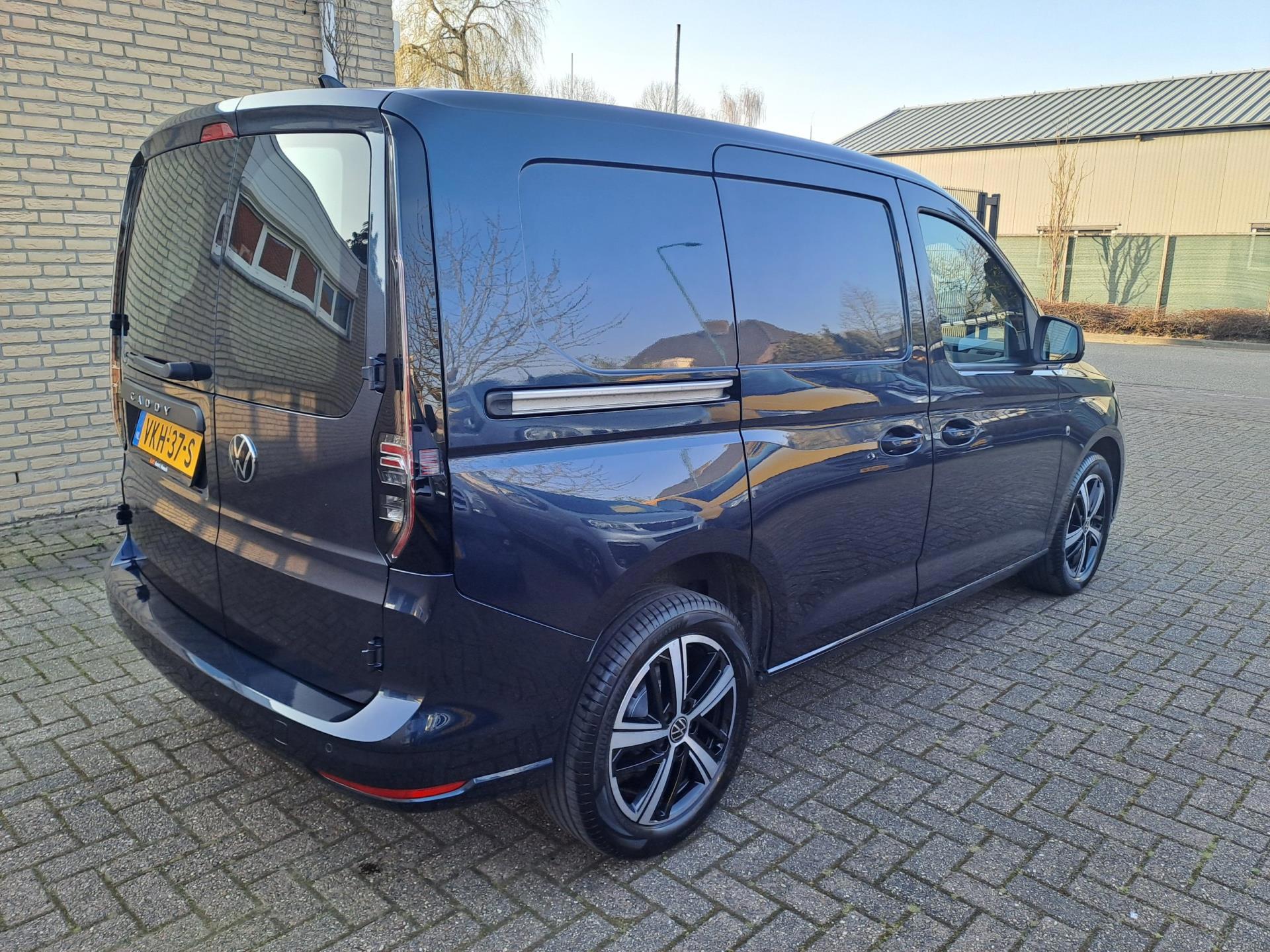 Foto van Volkswagen Caddy Modified Partition Wall