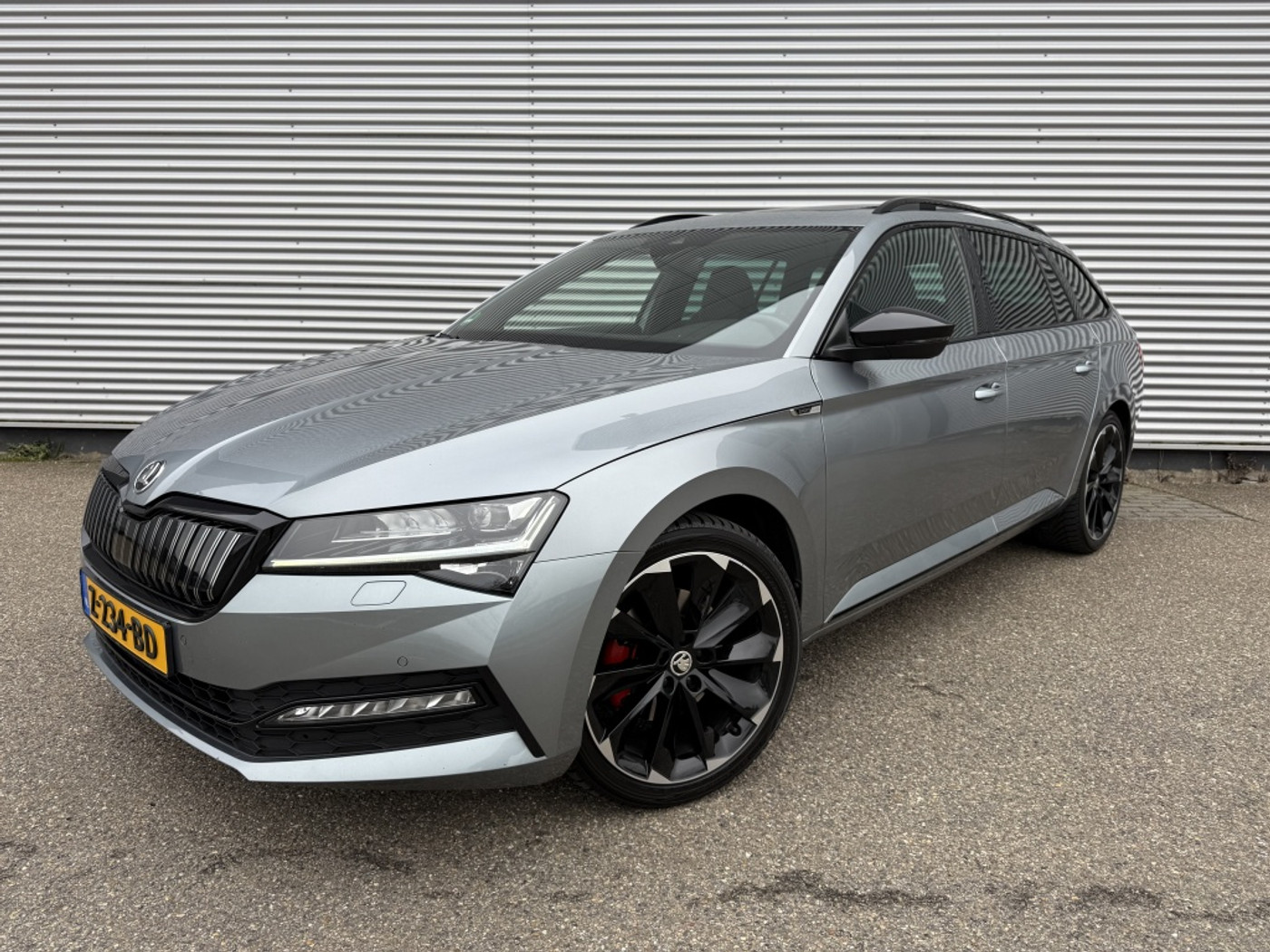 Skoda Superb 1.4 TSI iV Sportline Automaat Pano Canton Carplay Standkachel Le 2021 - voorkant