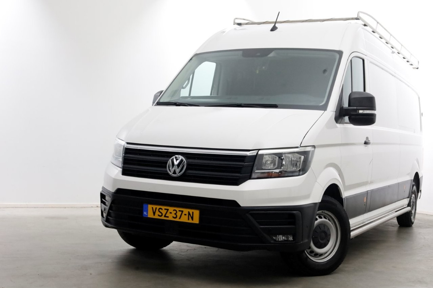Volkswagen Crafter 35 2.0 TDI 140pk L4H3 (L3H2) Maxi Airco/Camera/Imperiaal 12-2022 2022 - voorkant