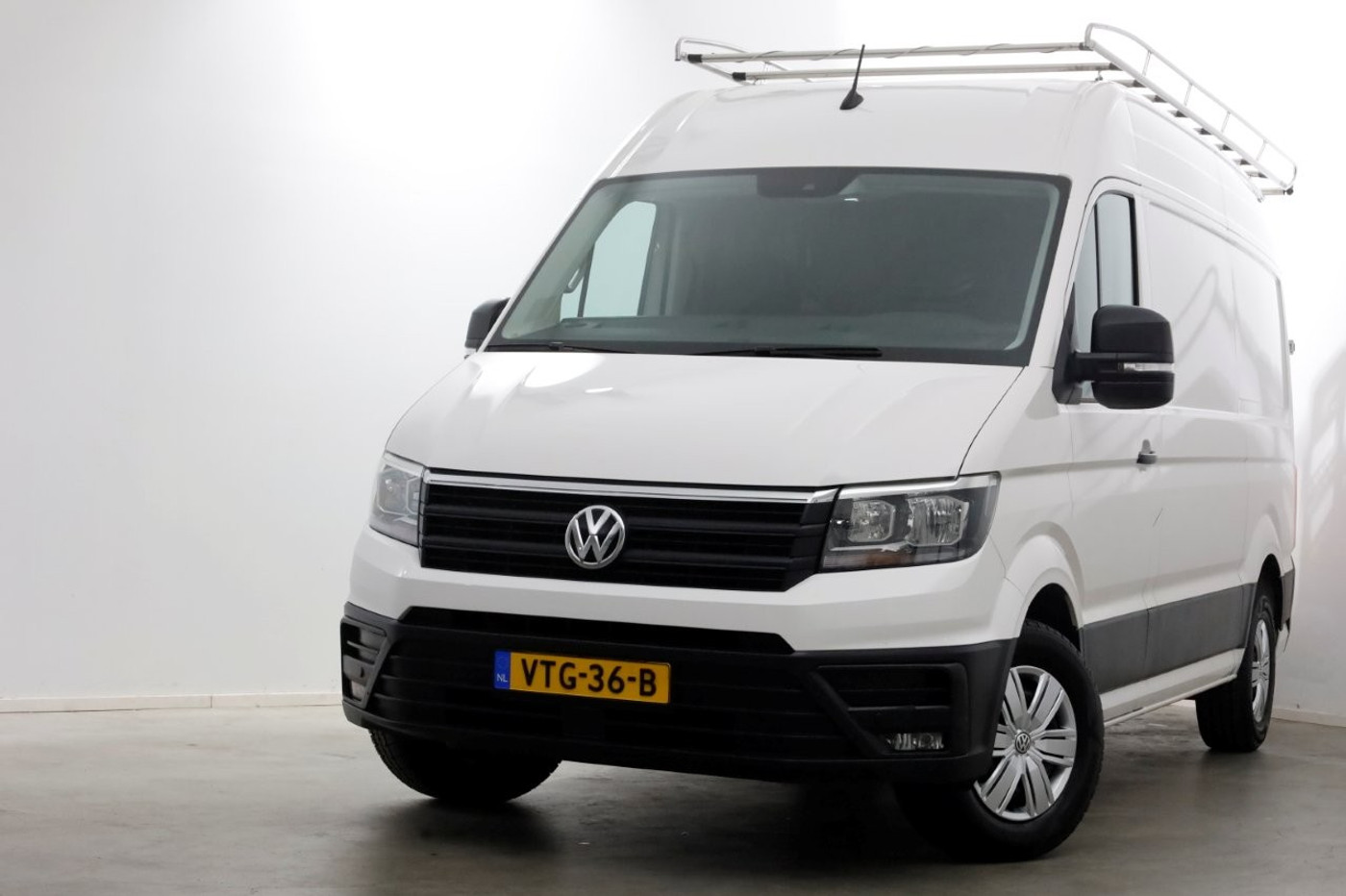 Volkswagen Crafter 35 2.0 TDI 140pk L3H3 (L2H2) Comfortline Airco/Navi/Imperiaal 01-2023 2023 - voorkant