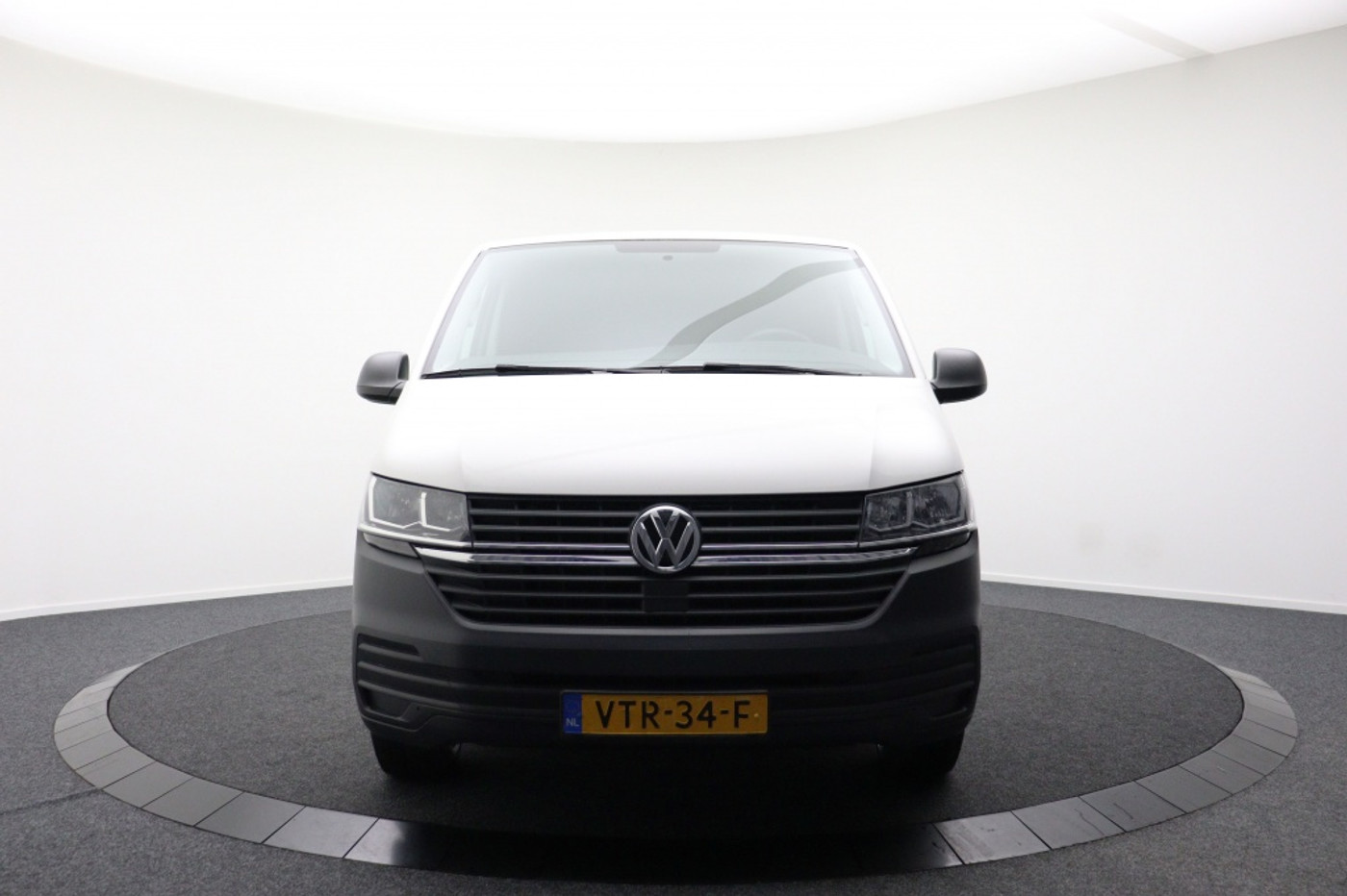 Foto van Volkswagen Caddy Modified Partition Wall