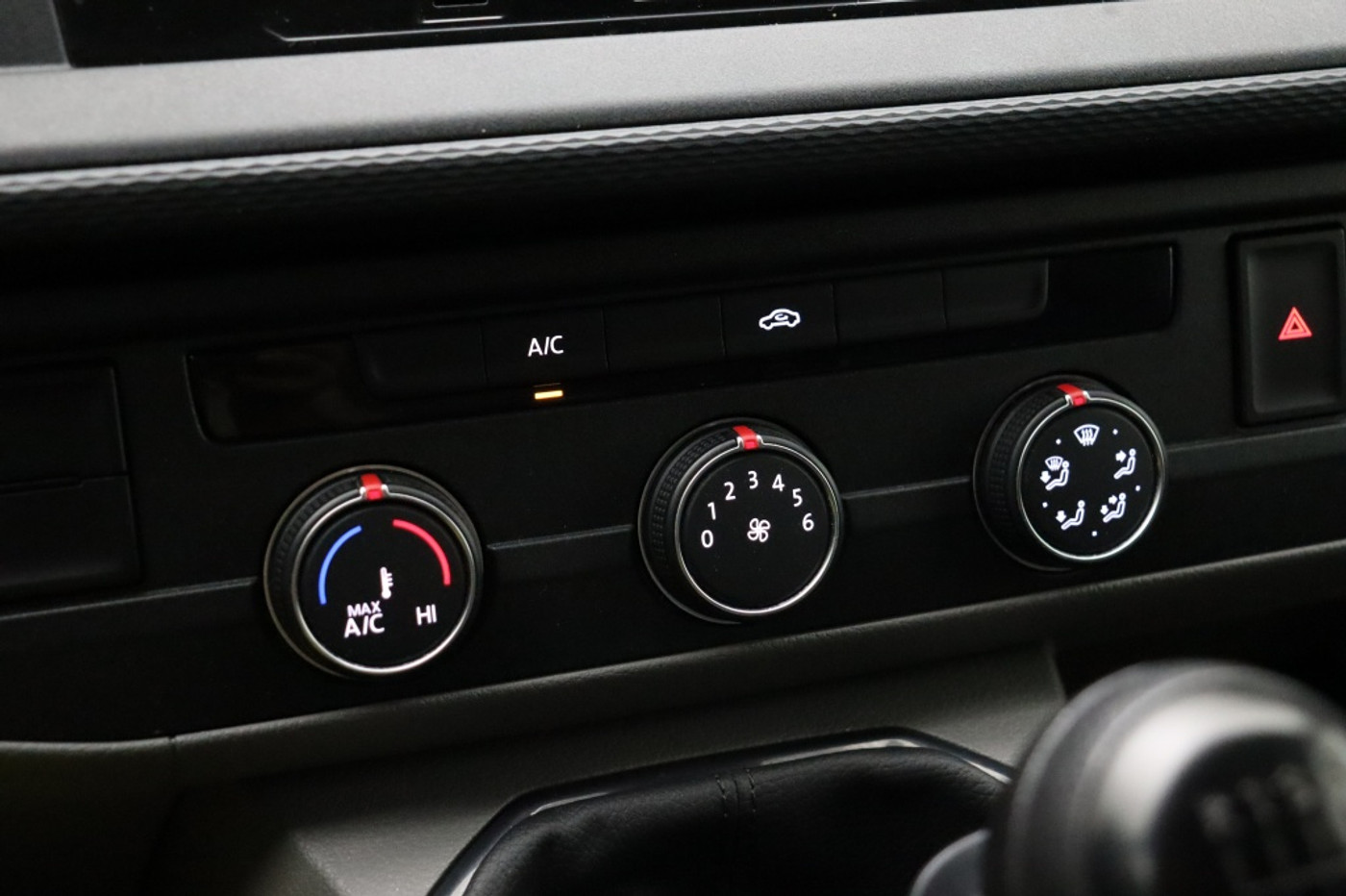 Foto van Volkswagen Caddy Modified Partition Wall