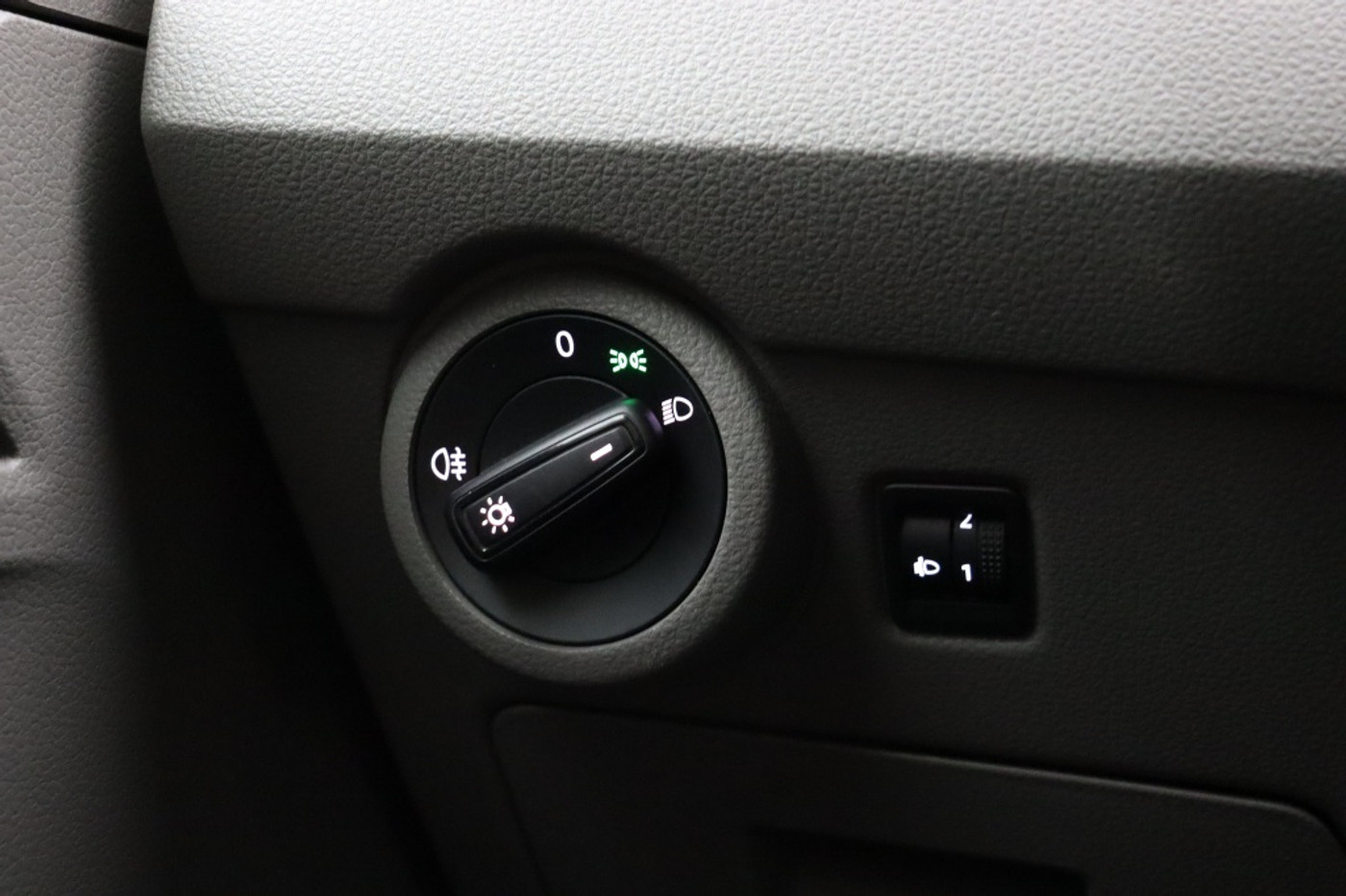 Foto van Volkswagen Caddy Modified Partition Wall