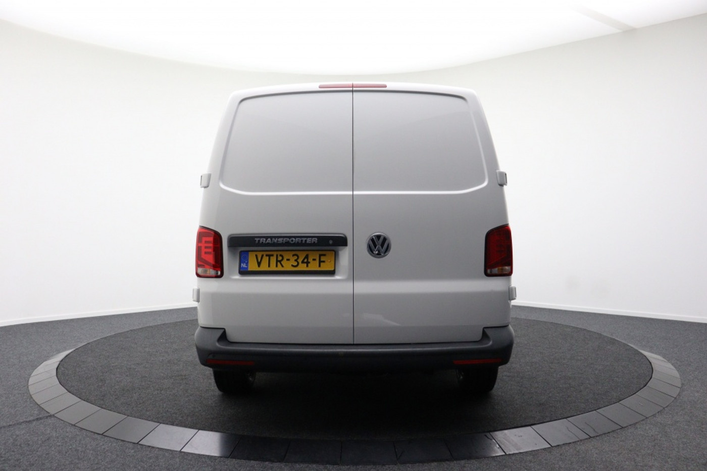 Foto van Volkswagen Caddy Modified Partition Wall