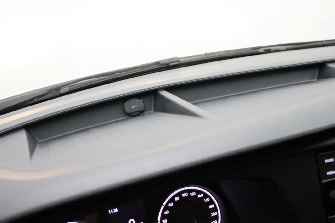 Foto van Volkswagen Caddy Modified Partition Wall