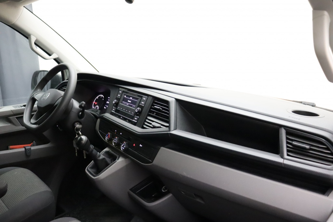 Foto van Volkswagen Caddy Modified Partition Wall
