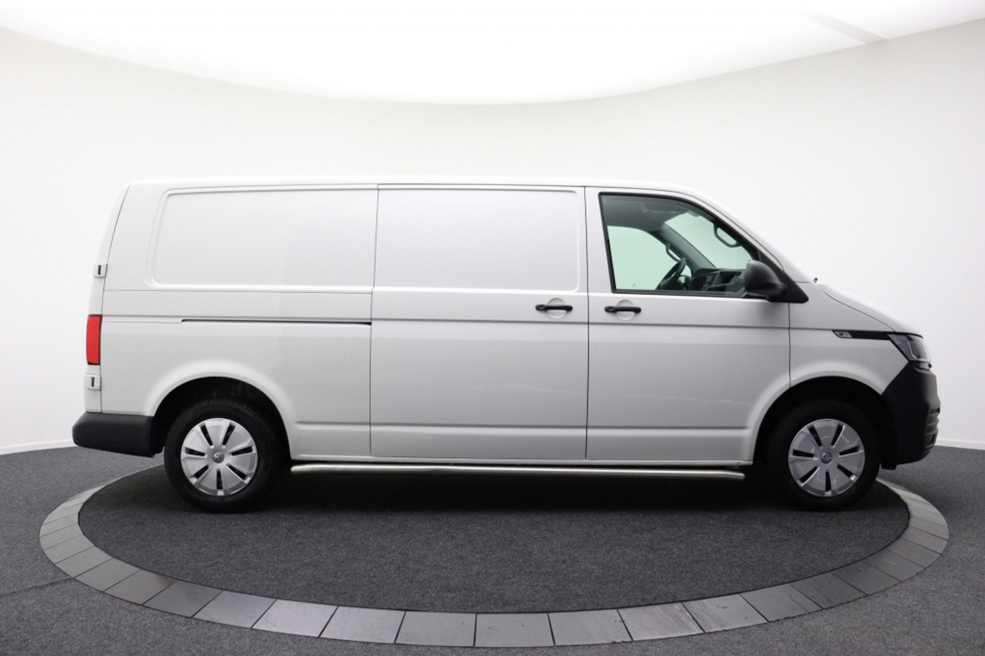 Foto van Volkswagen Caddy Modified Partition Wall